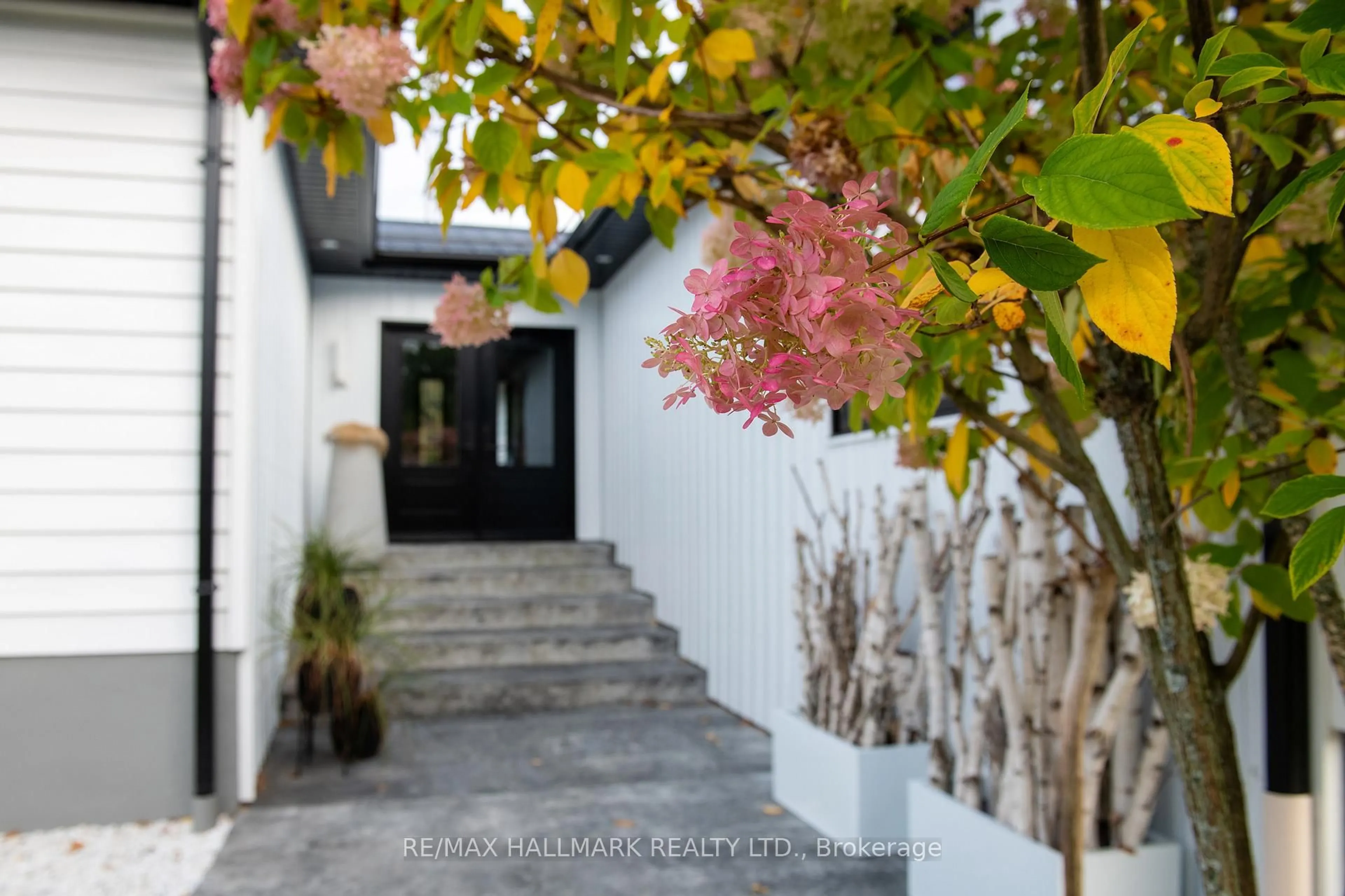 Indoor foyer for 100B Hayden Rd, Alnwick/Haldimand Ontario K0K 1C0