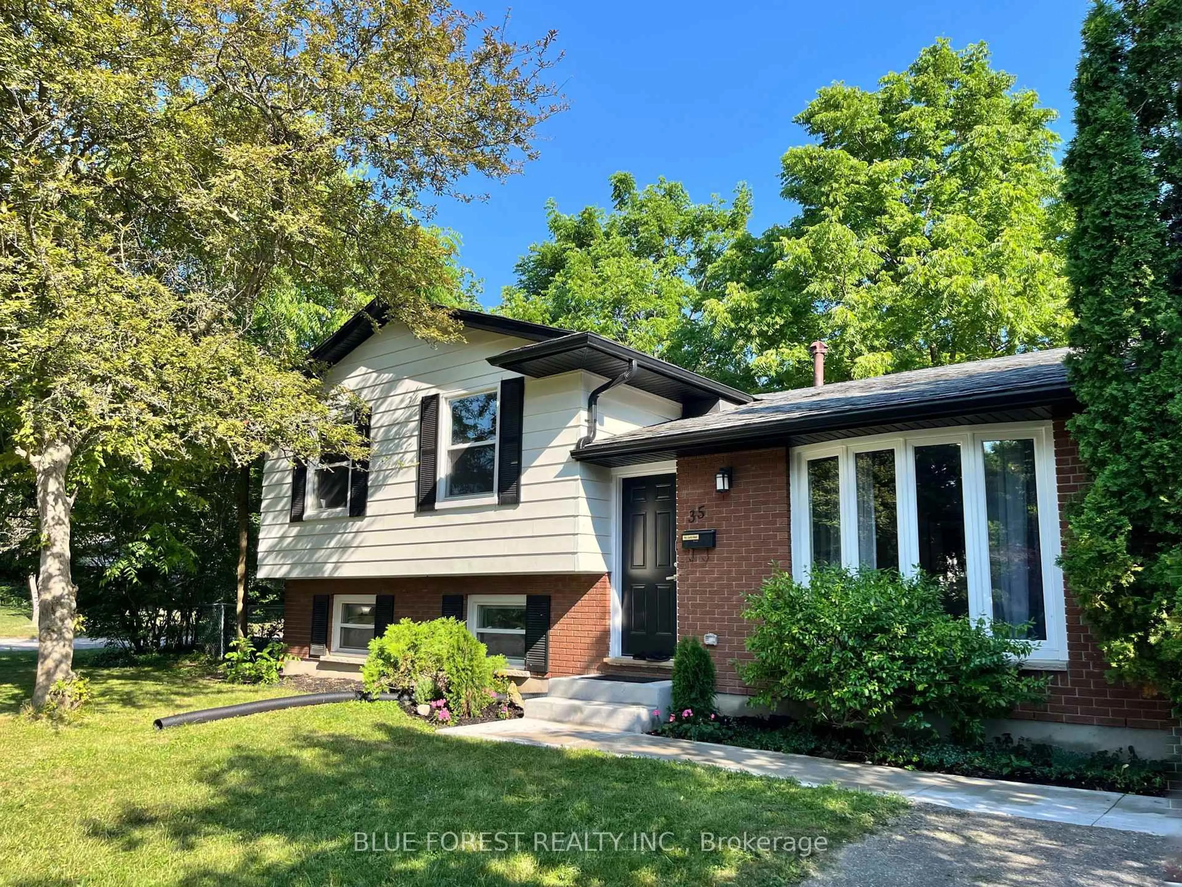 Home with brick exterior material, street for 35 Rollscourt Gdns, London North Ontario N6G 1L9