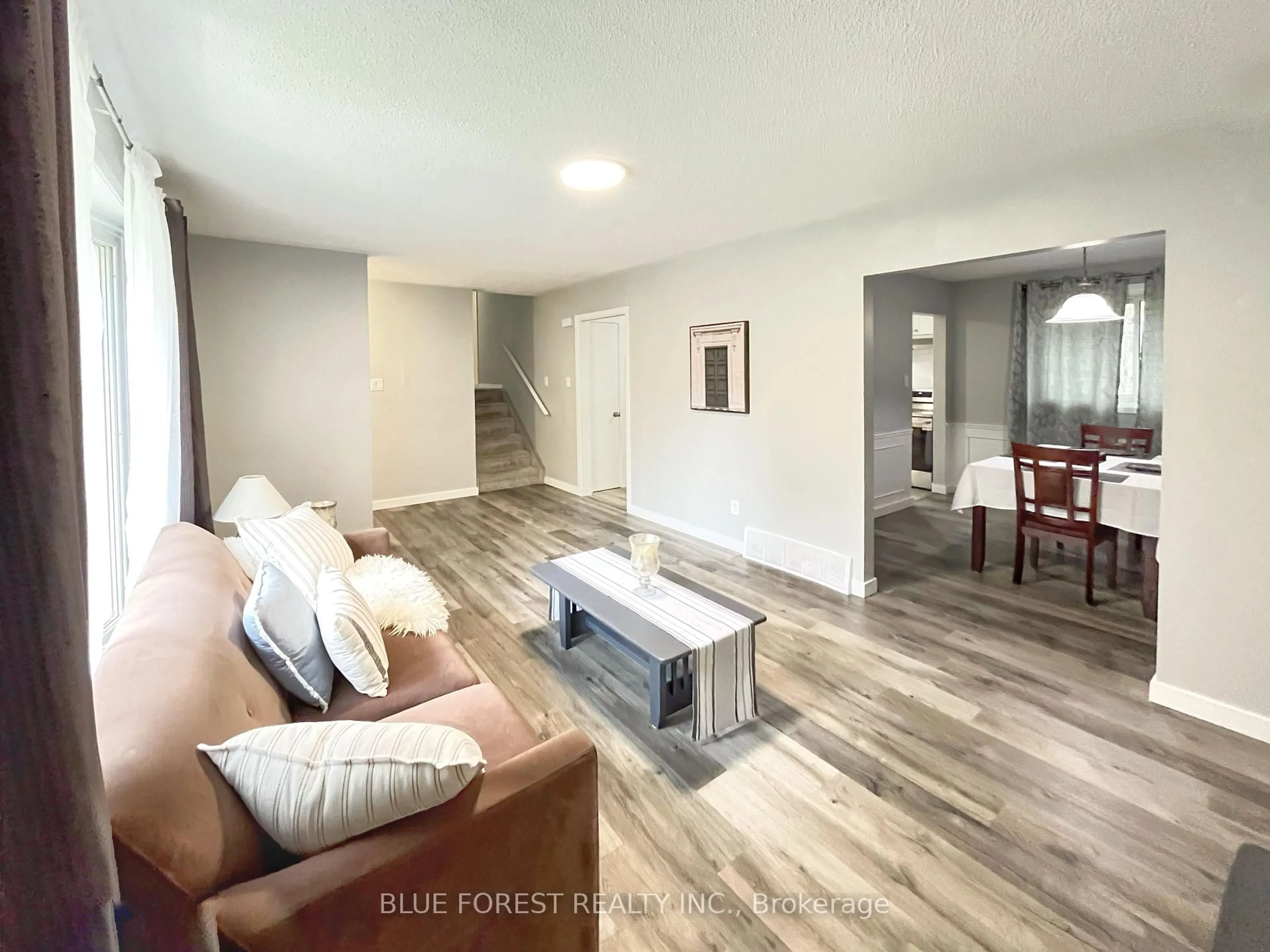 Living room with furniture, unknown for 35 Rollscourt Gdns, London North Ontario N6G 1L9