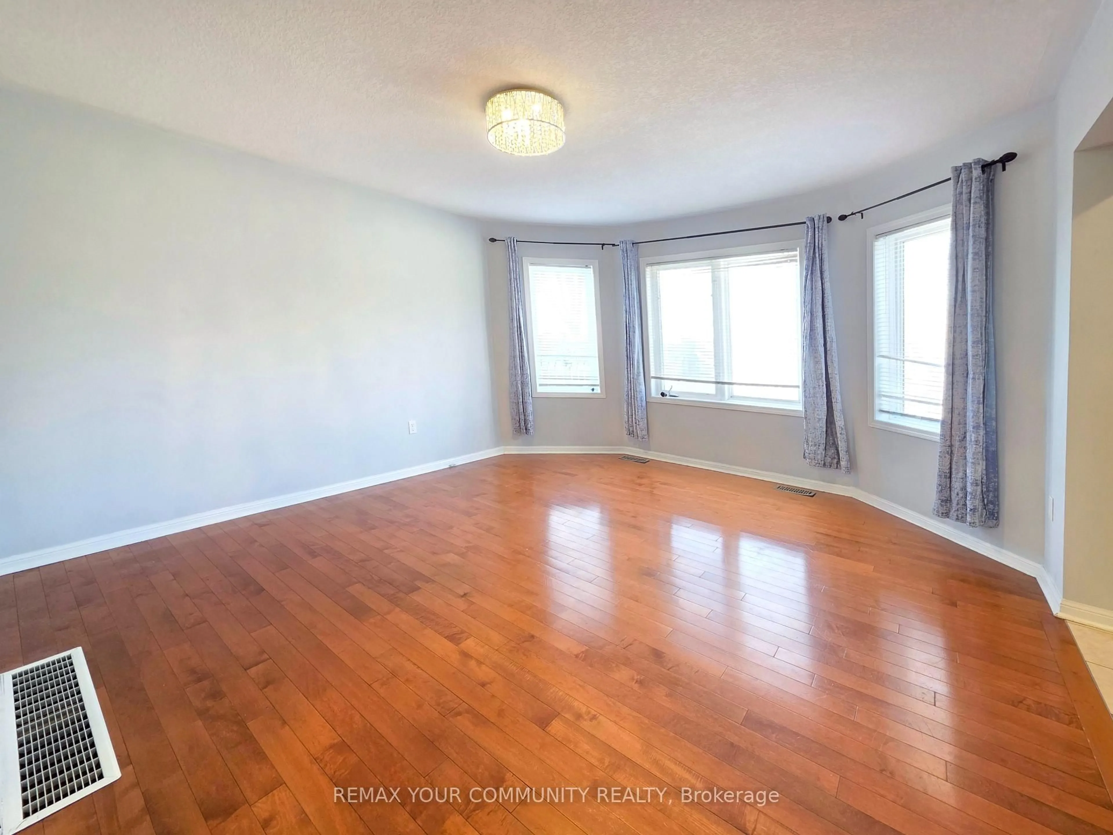 A pic of a room for 356 Garth Massey Dr, Cambridge Ontario N1T 2L4