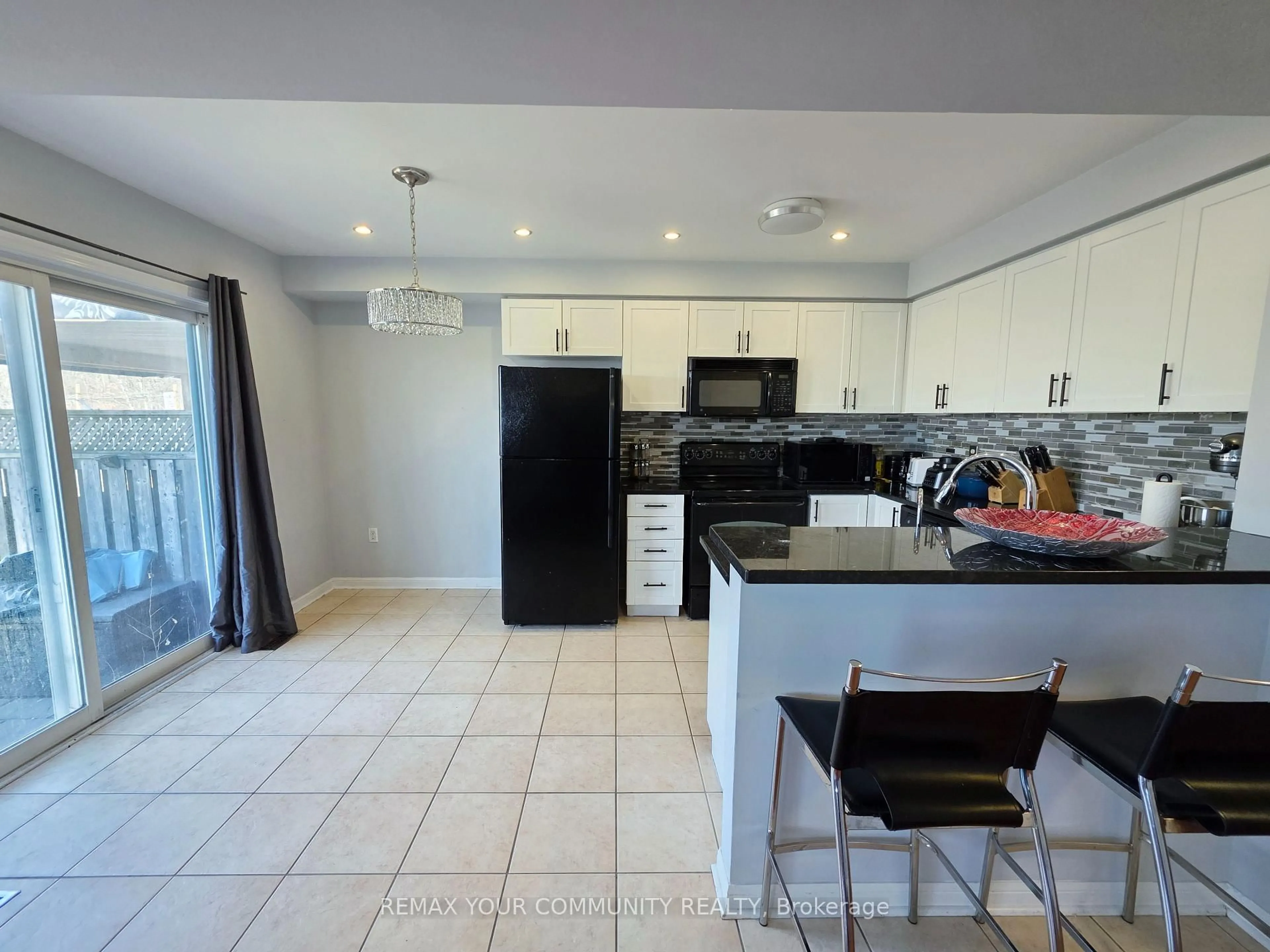 Open concept kitchen, ceramic/tile floor for 356 Garth Massey Dr, Cambridge Ontario N1T 2L4