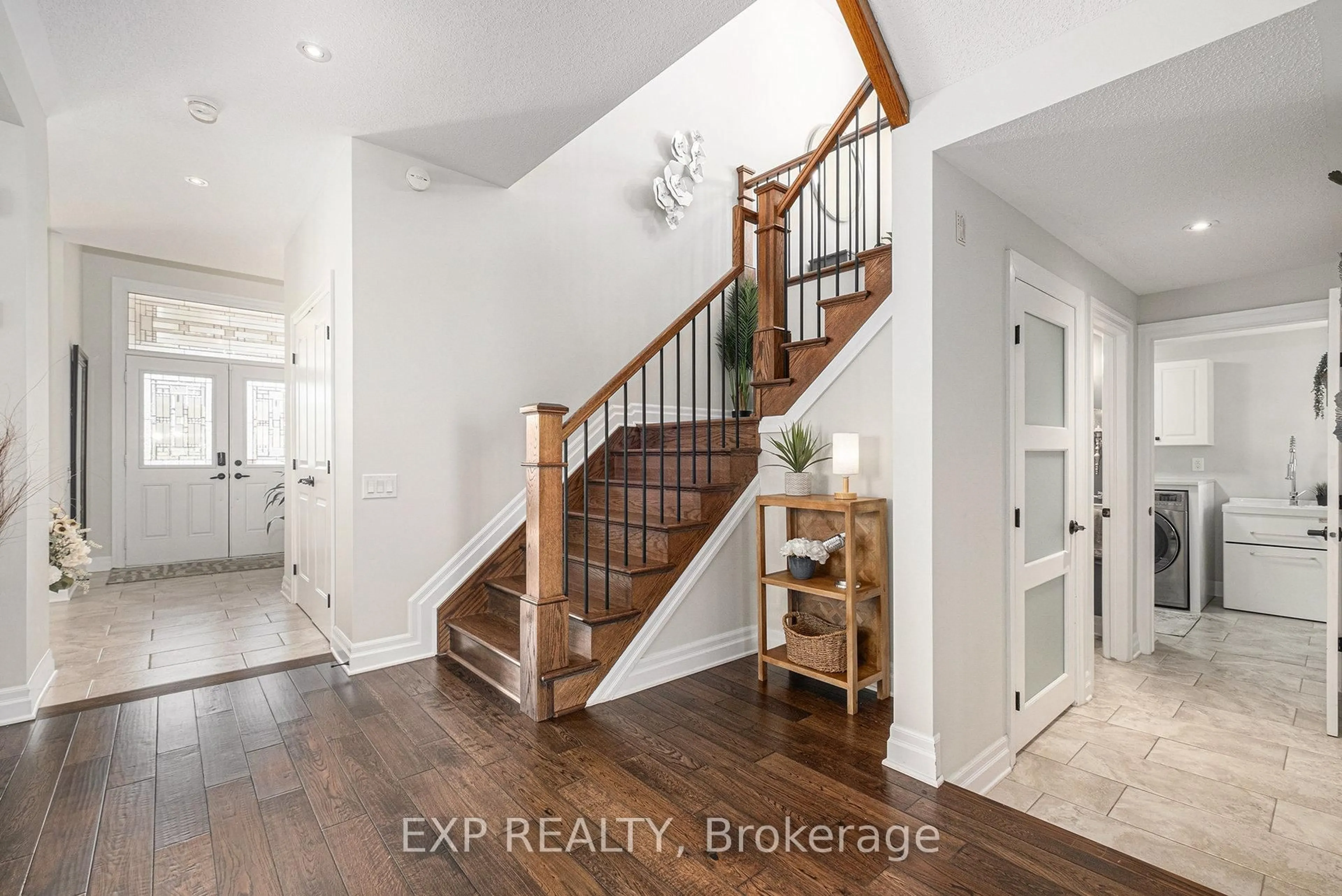 Indoor entryway for 386 Andalusian Cres, Ottawa Ontario K2V 0C3