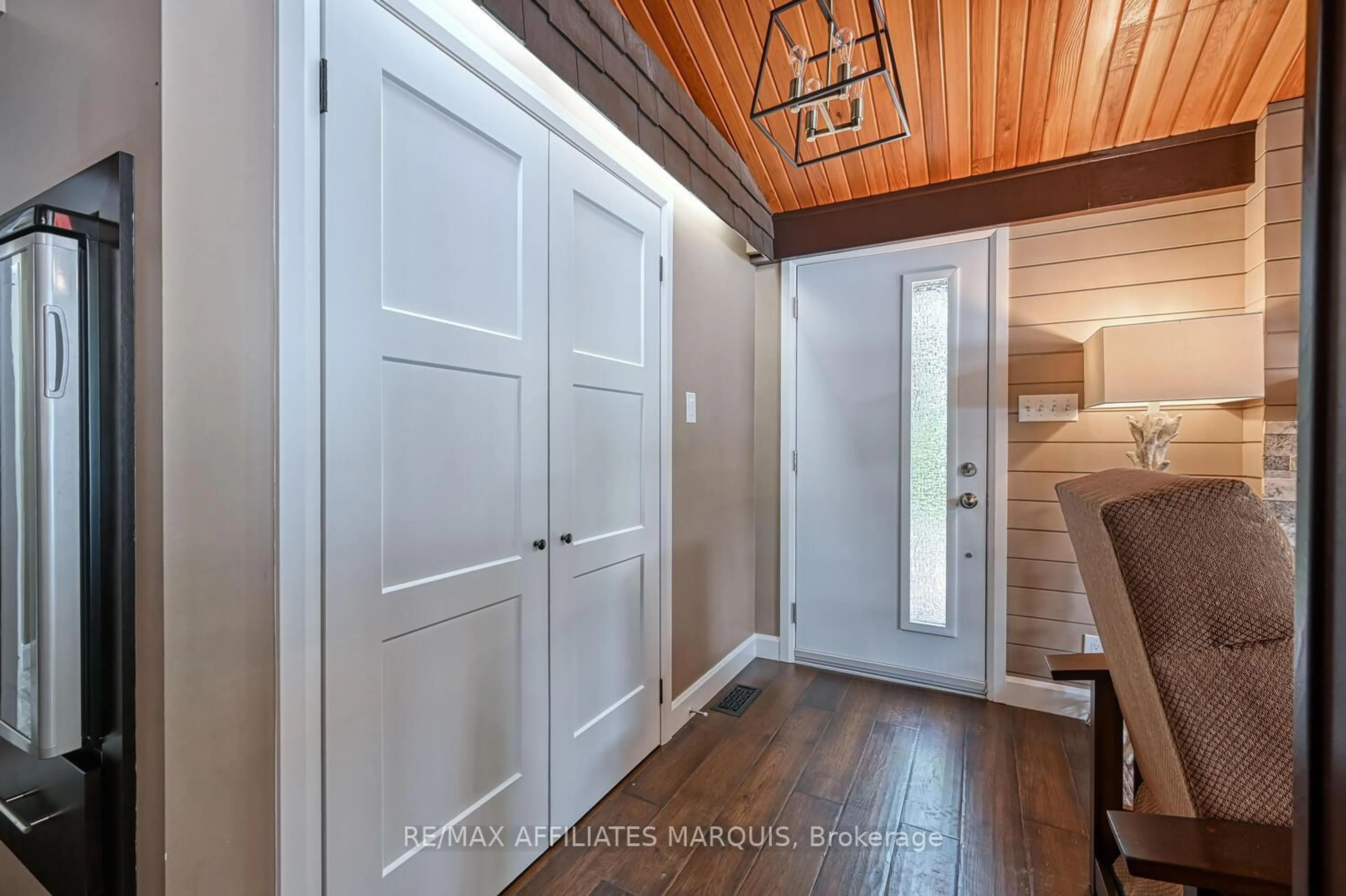 Indoor entryway for 34 R7 Rd, Rideau Lakes Ontario K0G 1L0