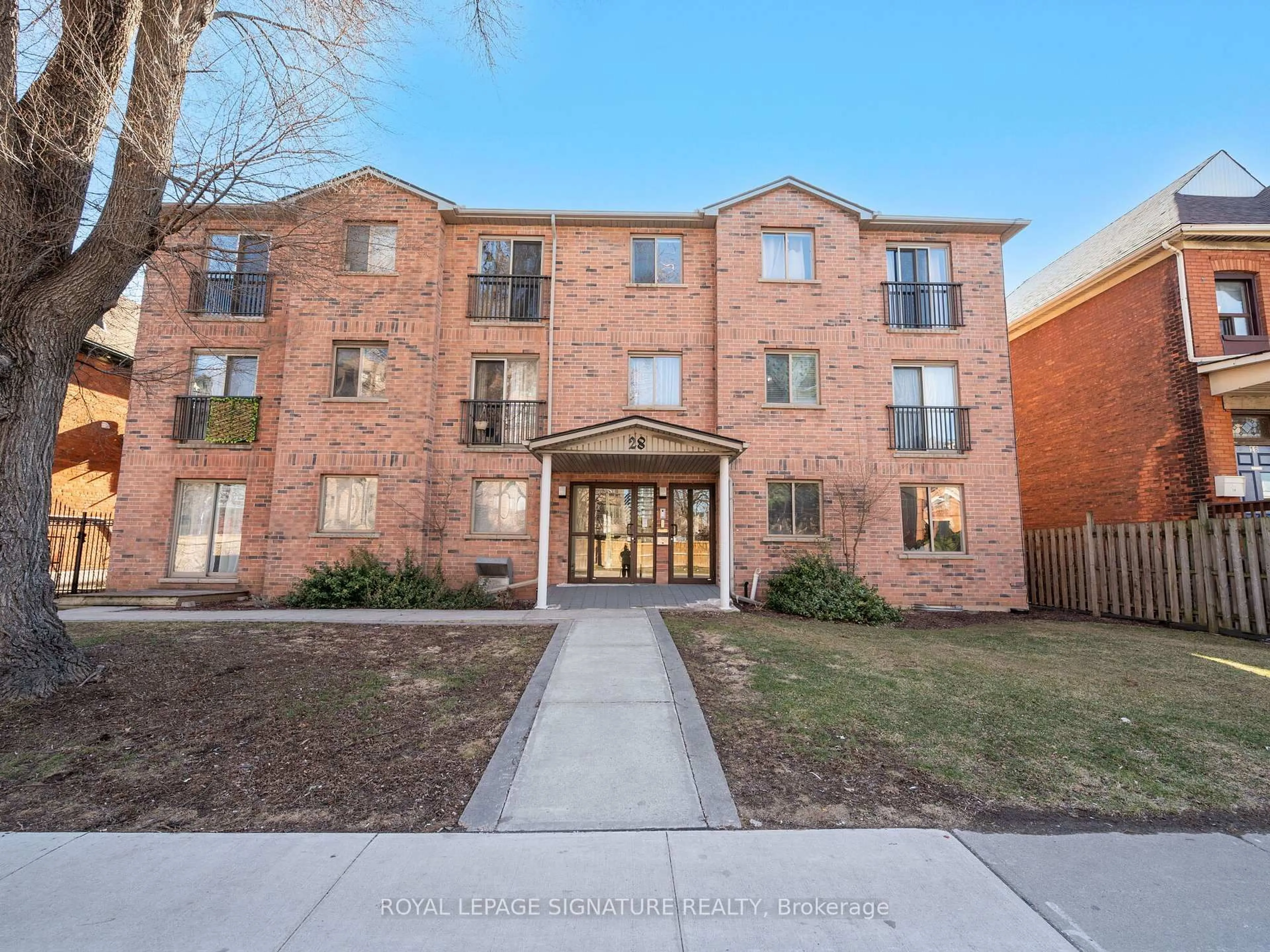 Home with brick exterior material, building for 28 Victoria Ave #312, Hamilton Ontario L8L 5E1