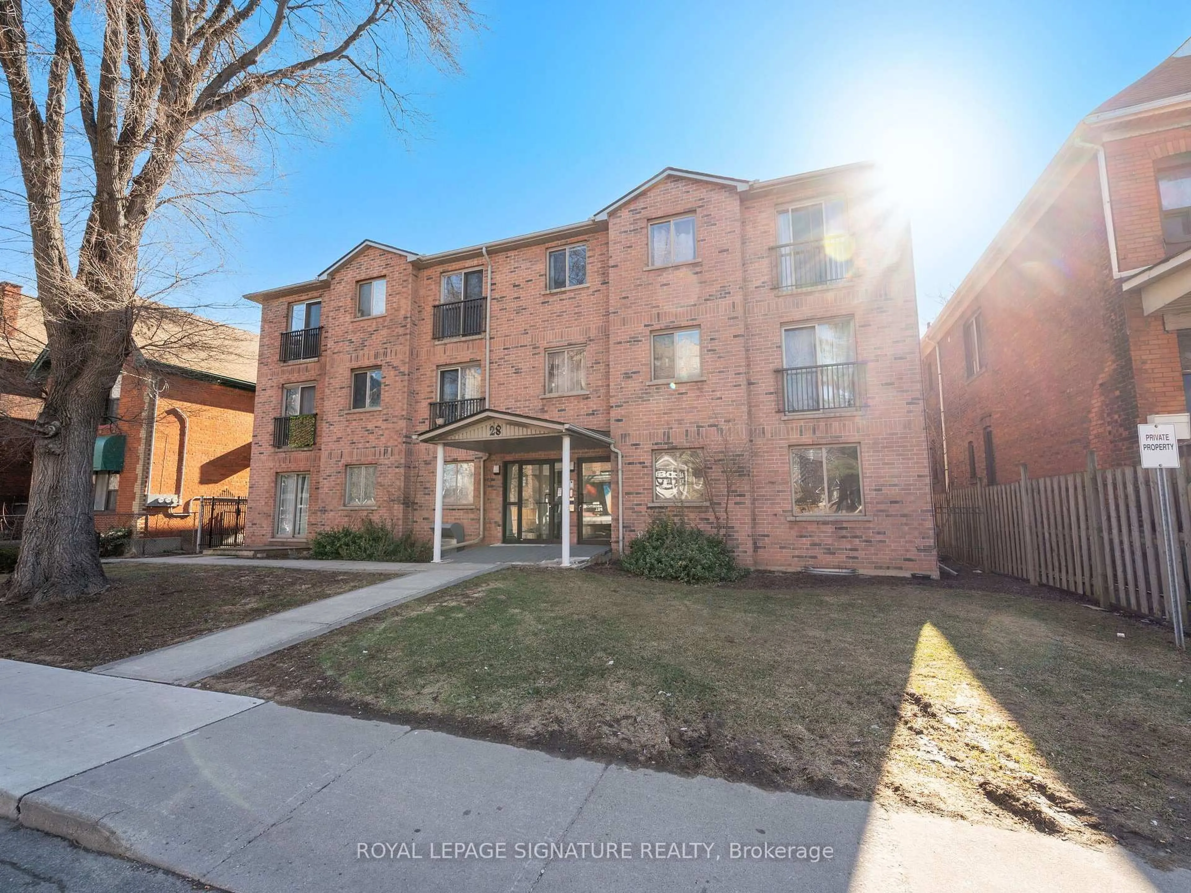 Home with brick exterior material, street for 28 Victoria Ave #312, Hamilton Ontario L8L 5E1