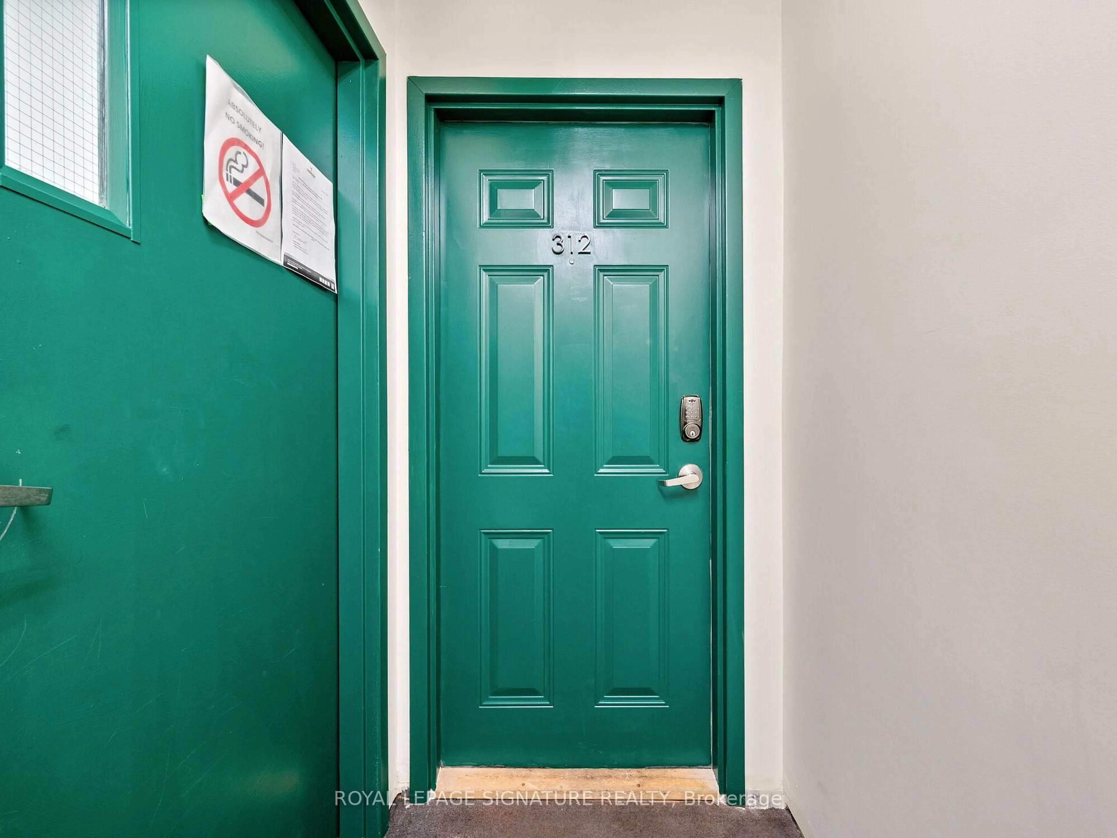 Indoor entryway for 28 Victoria Ave #312, Hamilton Ontario L8L 5E1