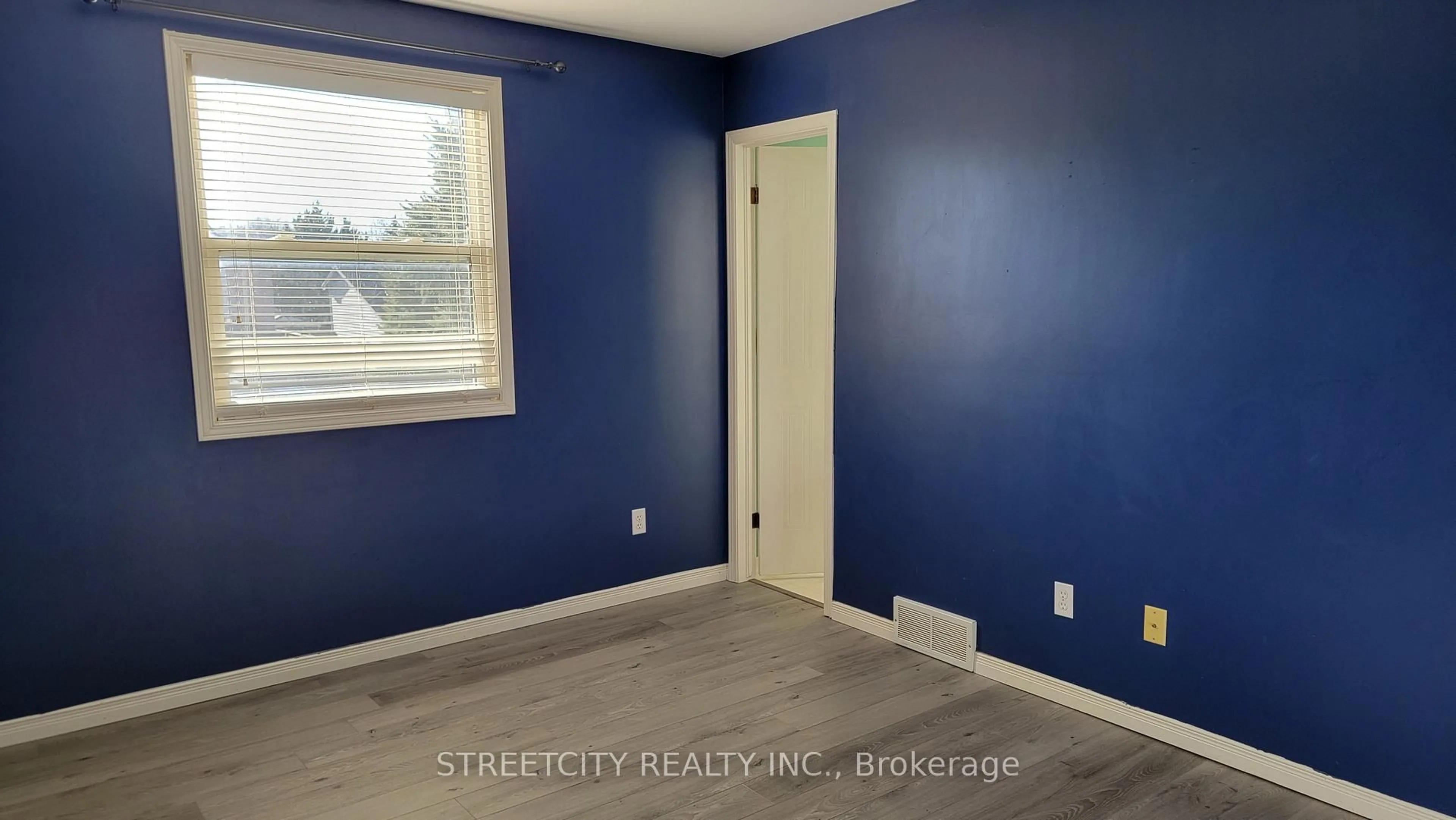 A pic of a room for 15 Sandra Rd, London East Ontario N5V 4X3