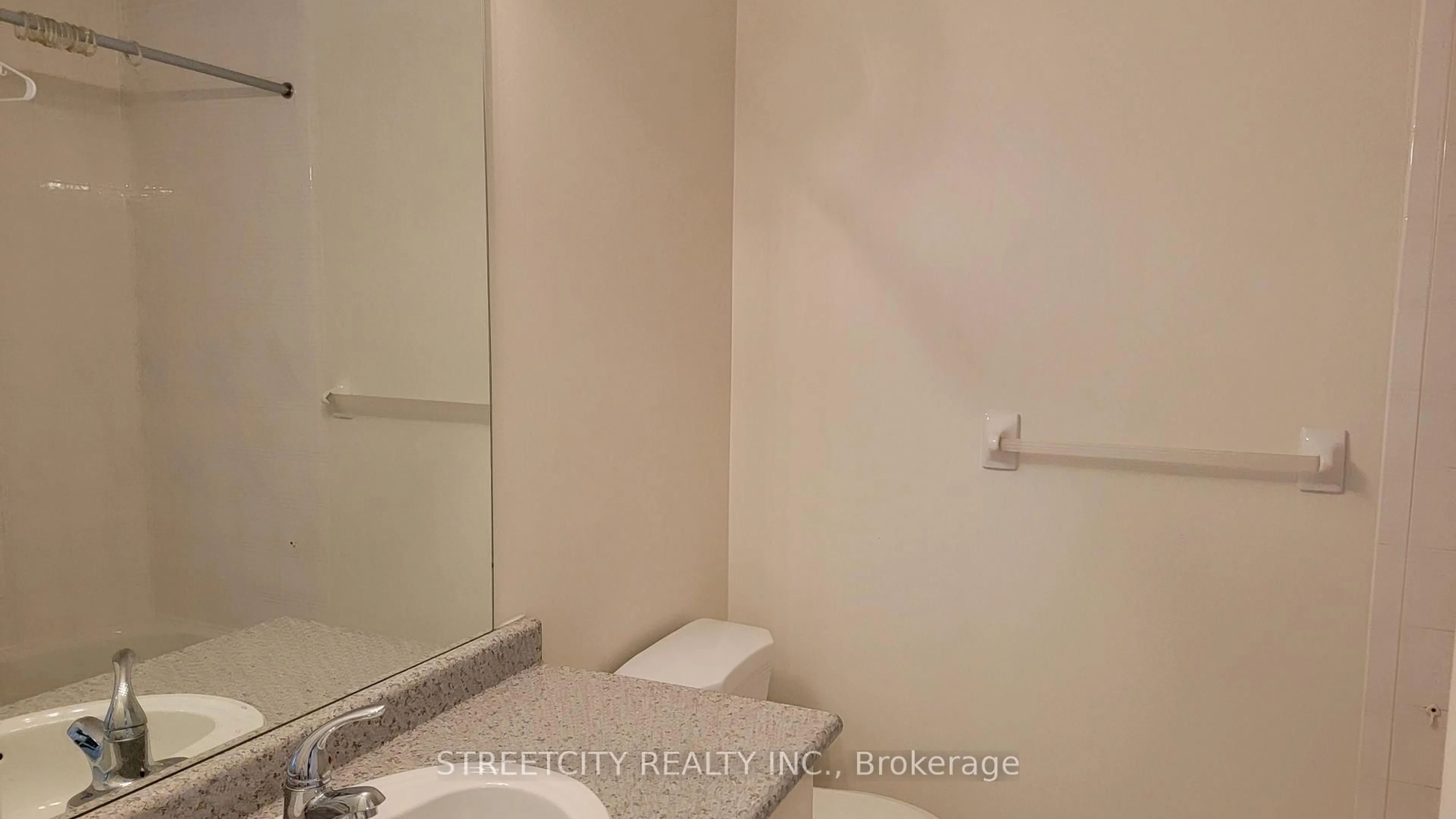 A pic of a room for 15 Sandra Rd, London East Ontario N5V 4X3