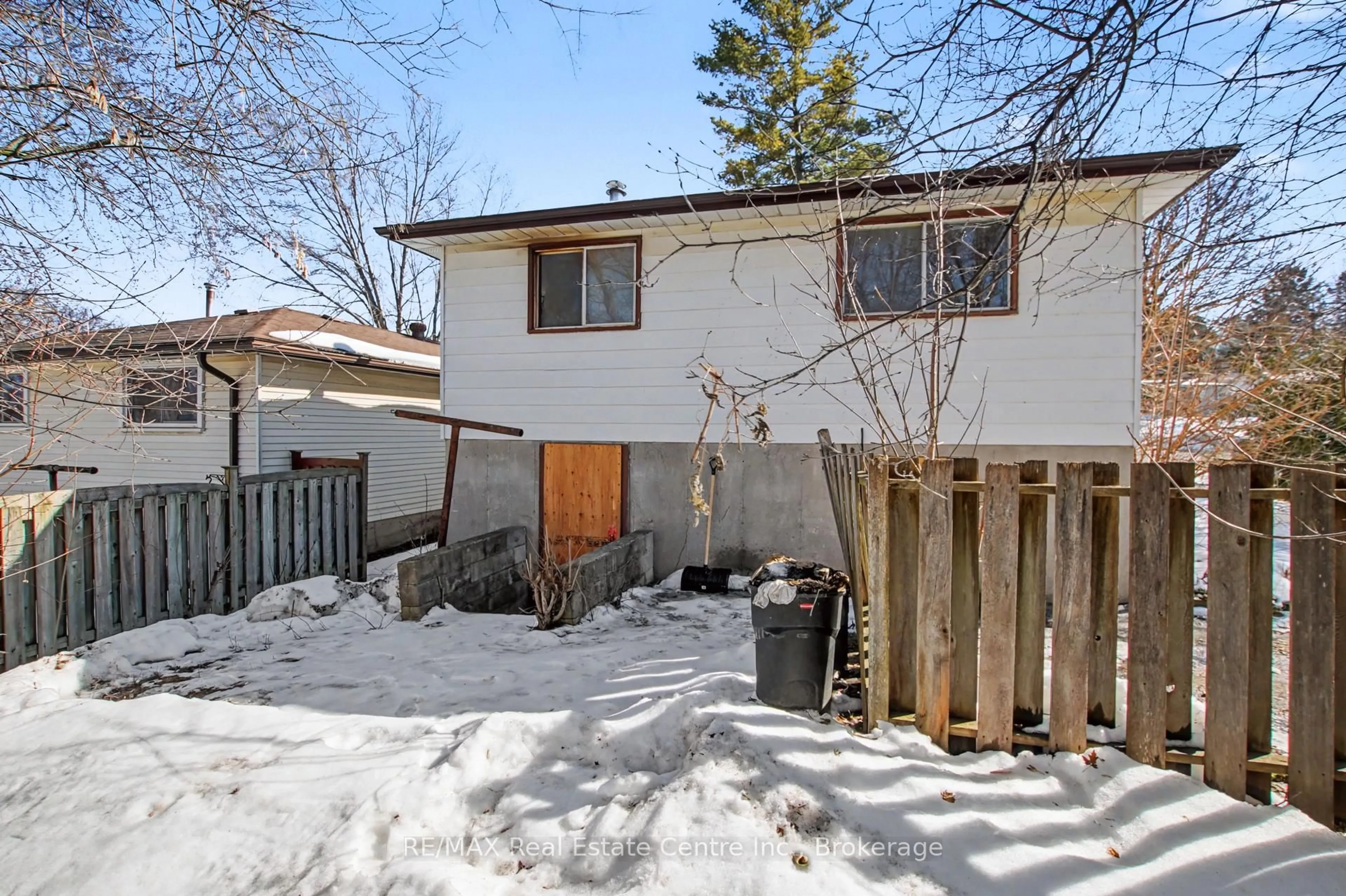 Patio, street for 6 Hillside Dr, Kitchener Ontario N2E 1R2