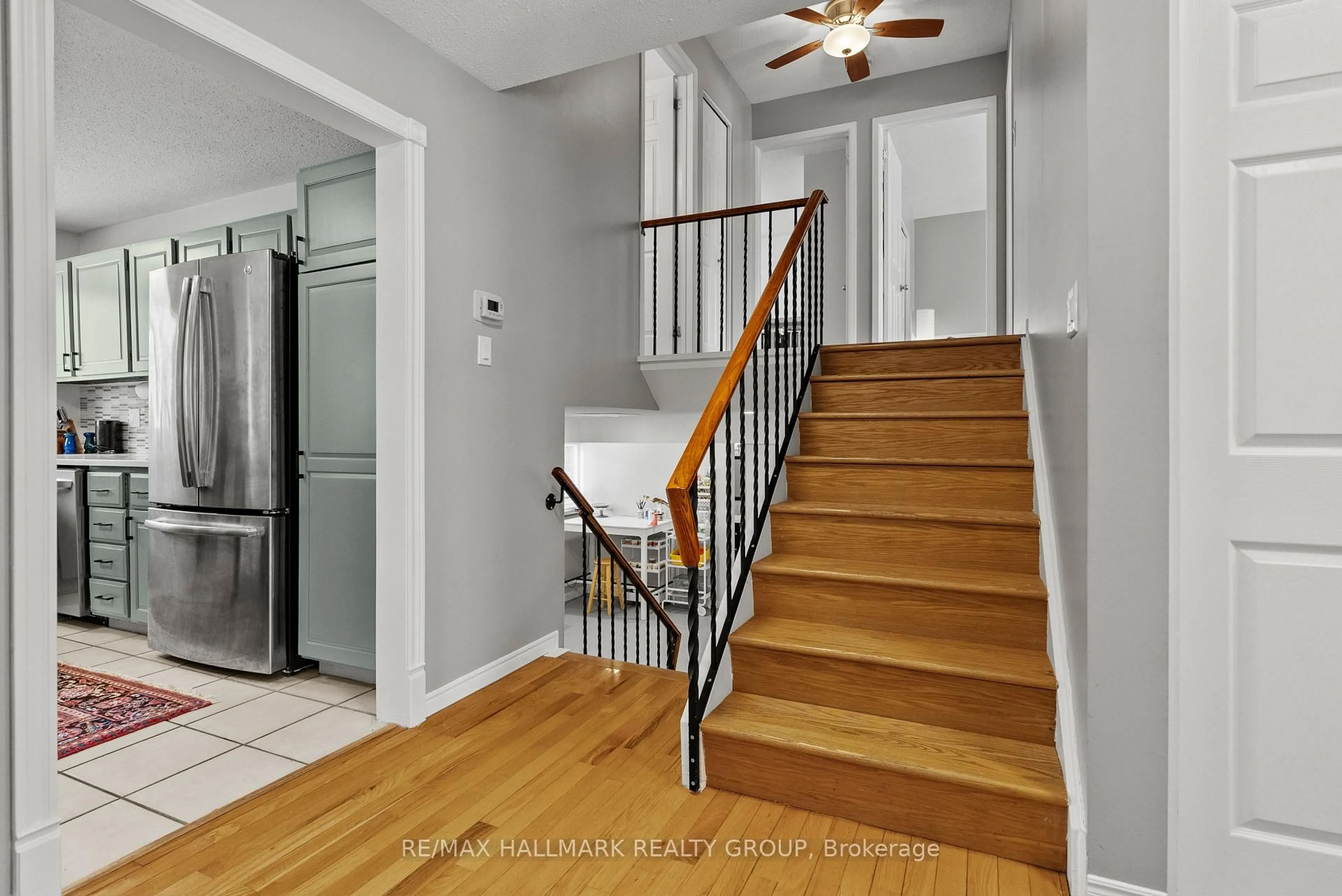 Indoor entryway for 34 Nanook Cres, Kanata Ontario K2L 2A7