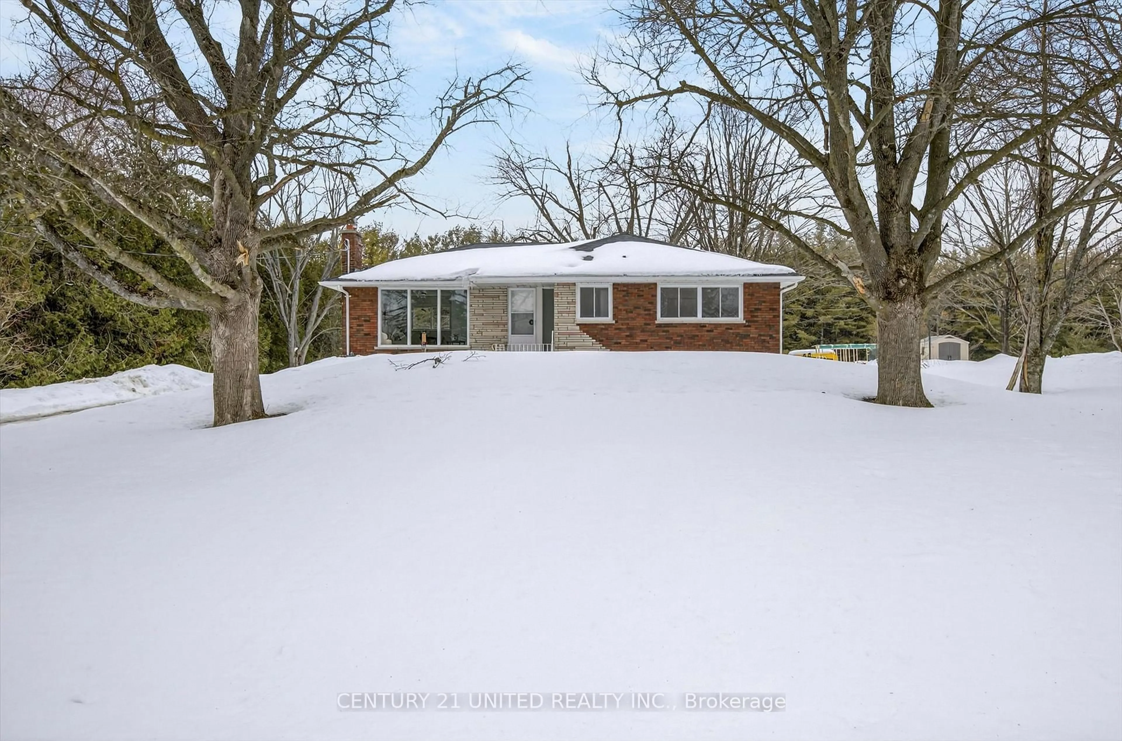 A pic from outside/outdoor area/front of a property/back of a property/a pic from drone, street for 268 Eastwood Rd, Selwyn Ontario K9J 6X3