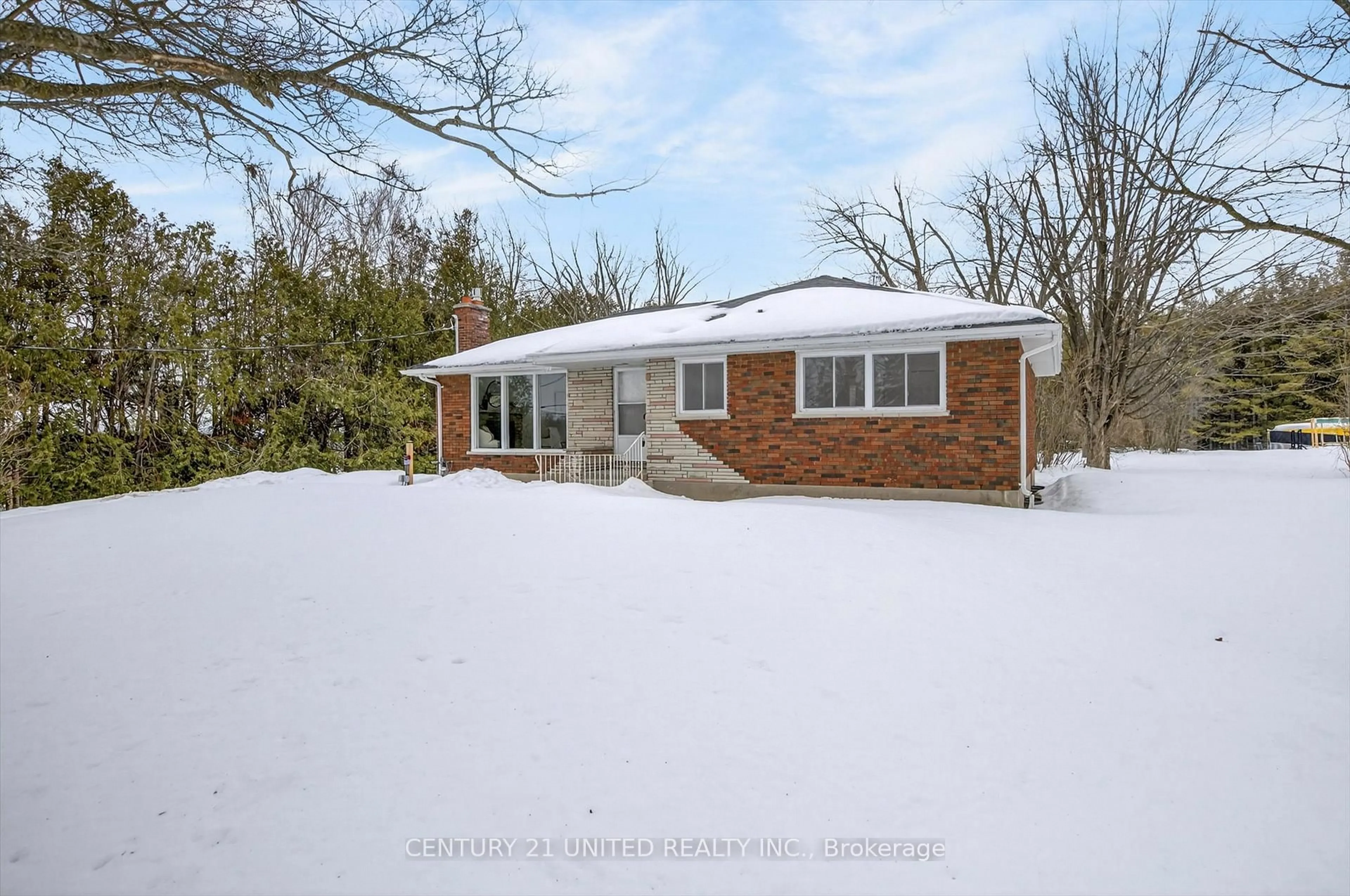 A pic from outside/outdoor area/front of a property/back of a property/a pic from drone, street for 268 Eastwood Rd, Selwyn Ontario K9J 6X3