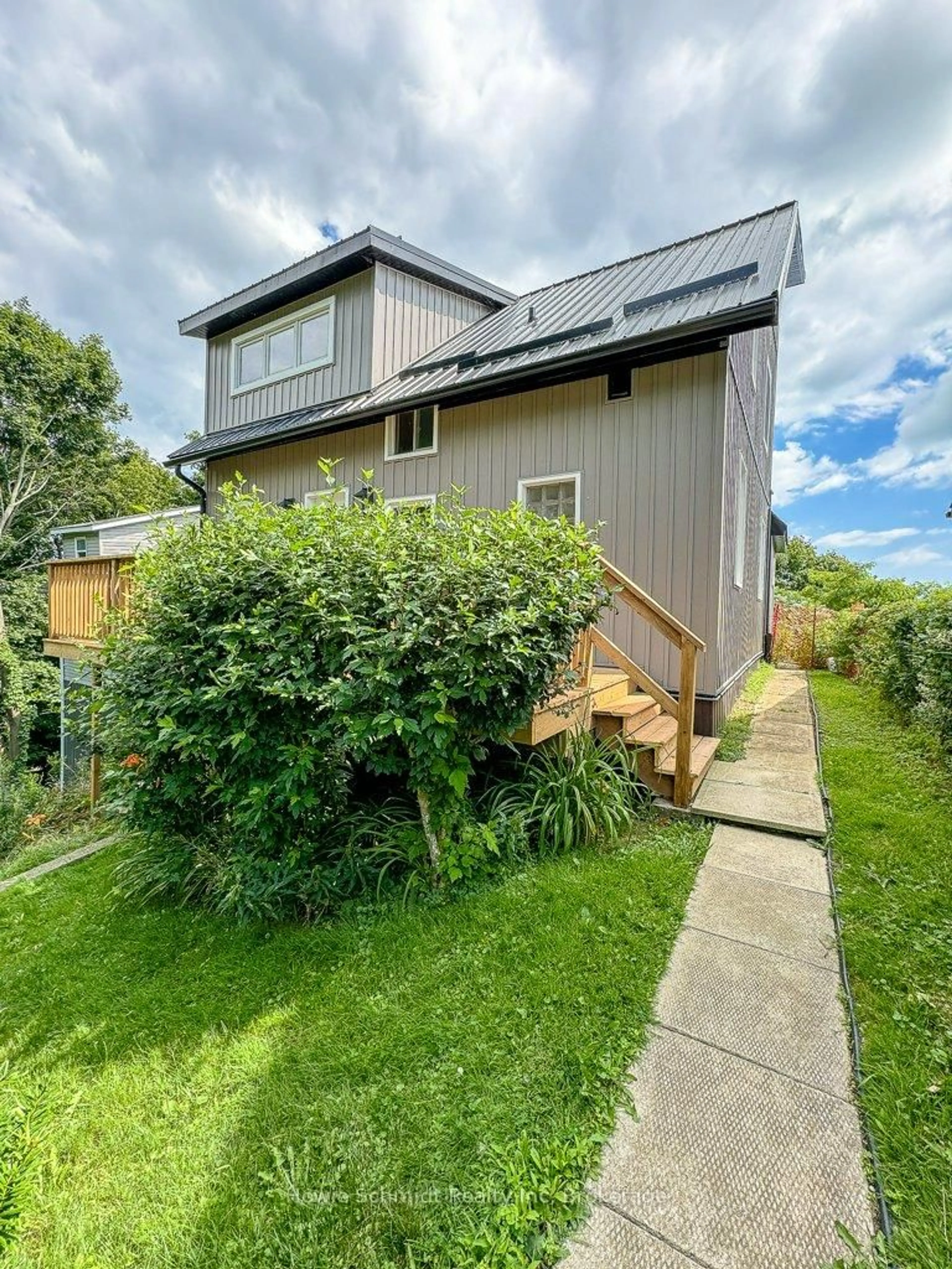 A pic from outside/outdoor area/front of a property/back of a property/a pic from drone, building for 354 Erie St, Central Elgin Ontario N5L 1E9