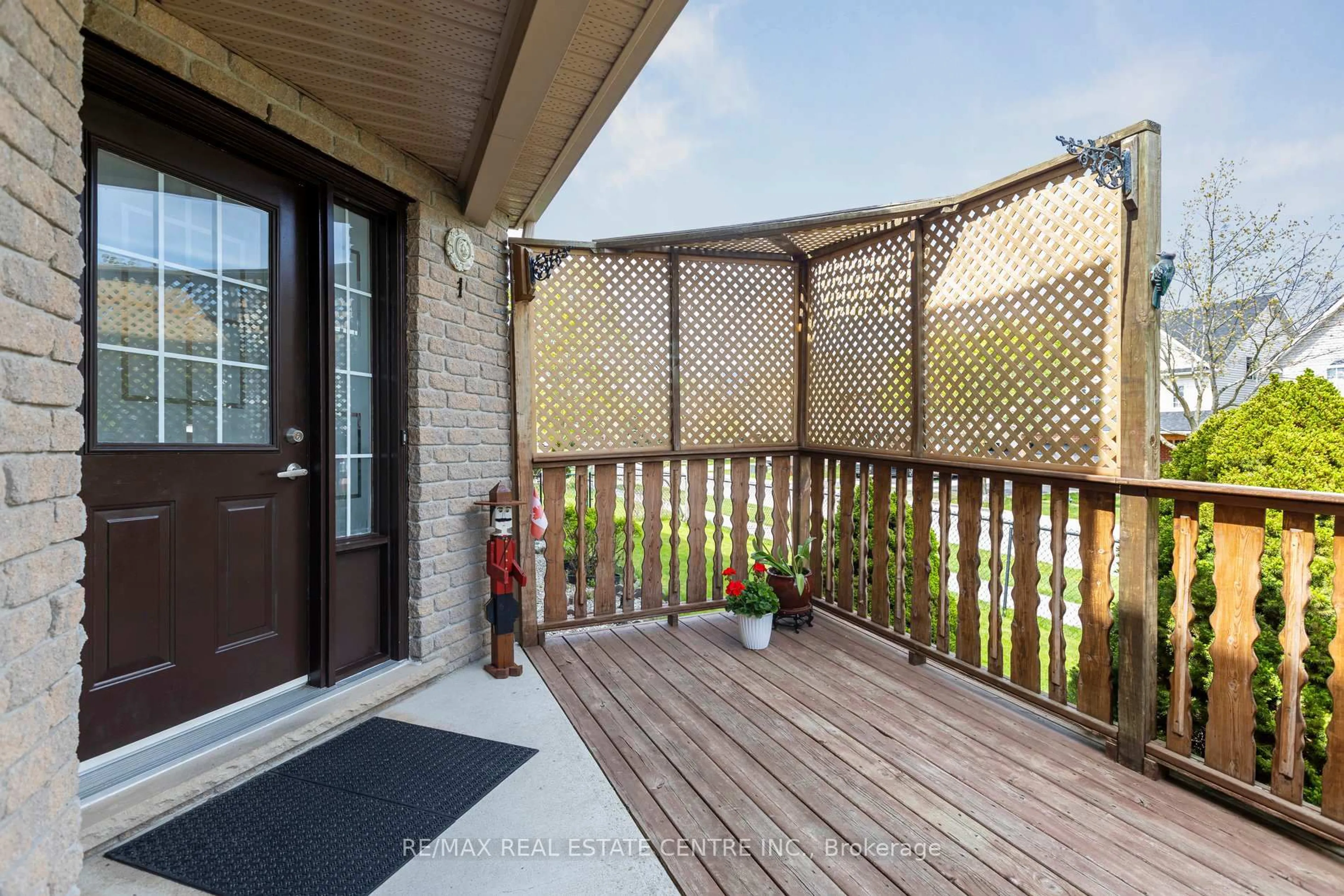 Patio, street for 1 Silversmith Crt, Guelph Ontario N1G 5C1