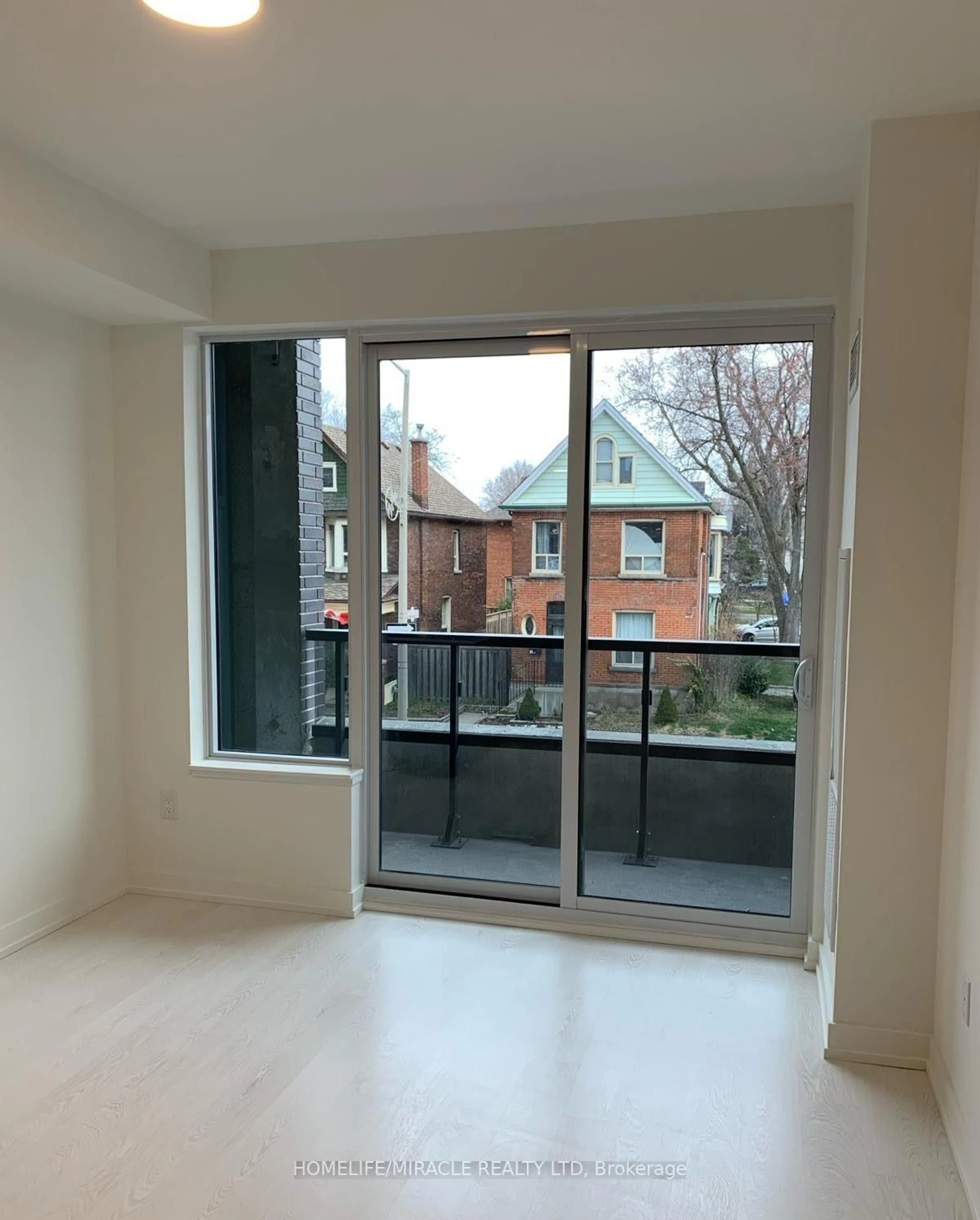 A pic of a room for 415 Main St #207, Hamilton Ontario L8P 1K5