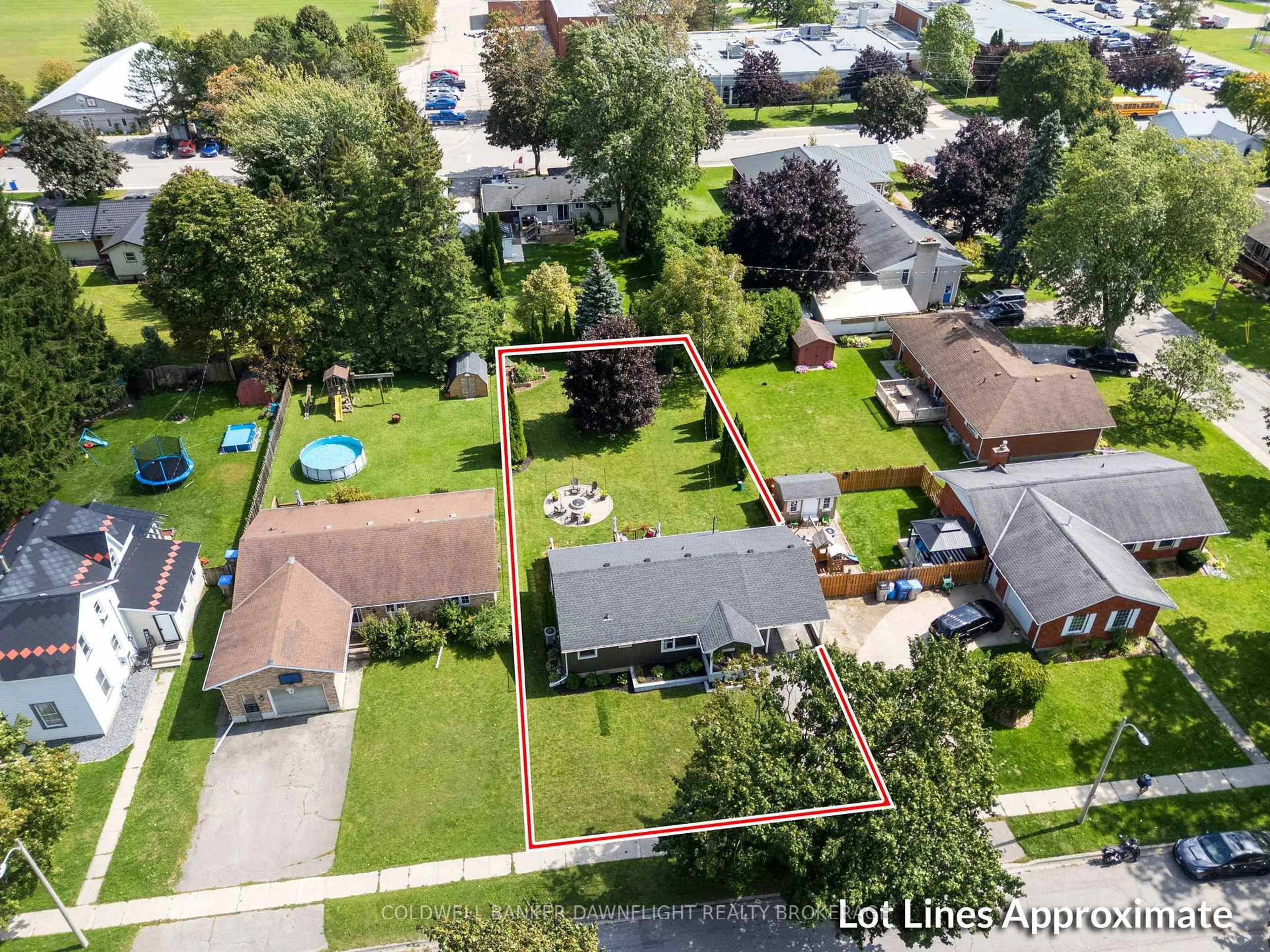 A pic from outside/outdoor area/front of a property/back of a property/a pic from drone, street for 74 East William St, Huron East Ontario N0K 1W0