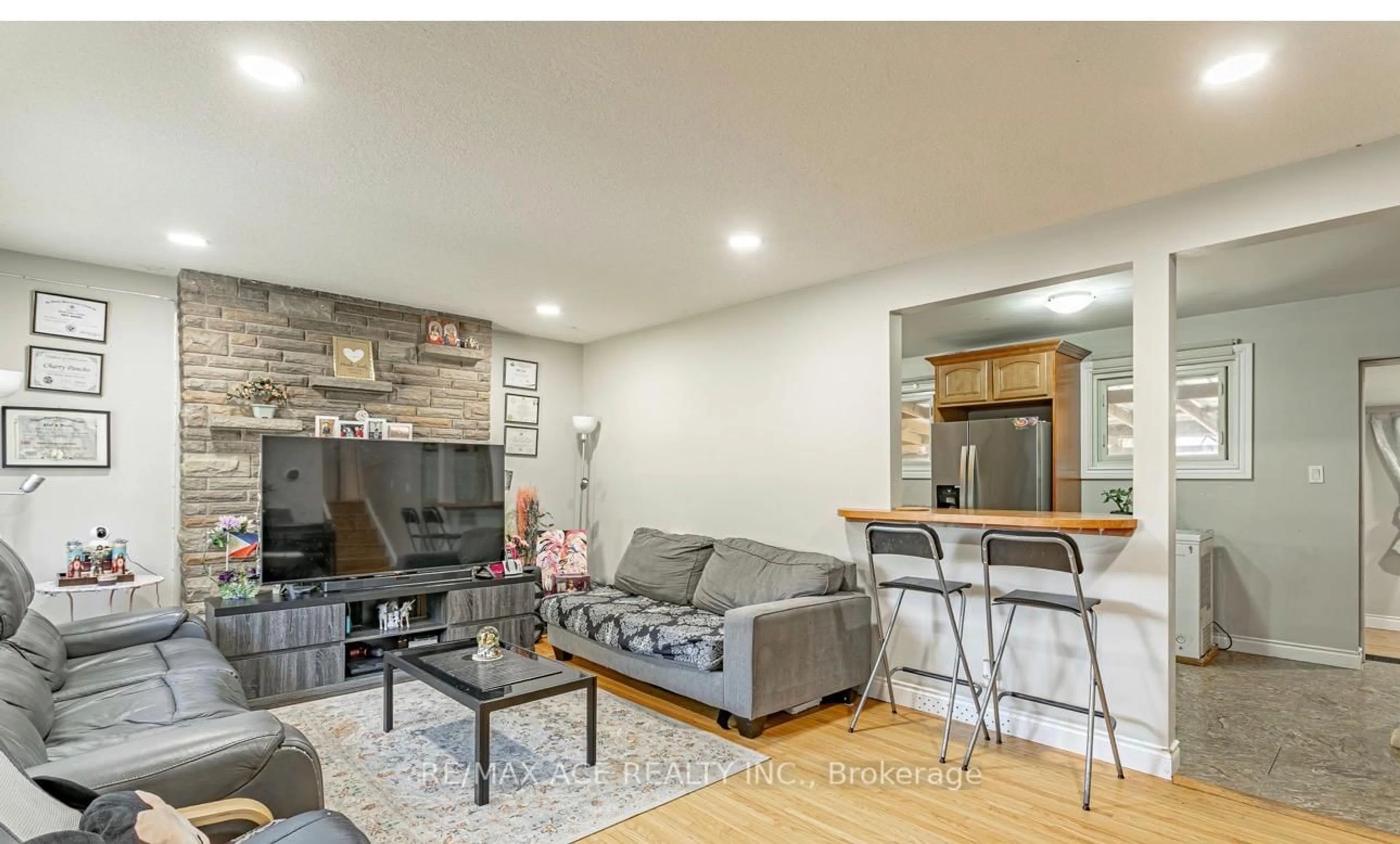 Living room with furniture, unknown for 1235 Toukay Cres, London East Ontario N5V 2X8