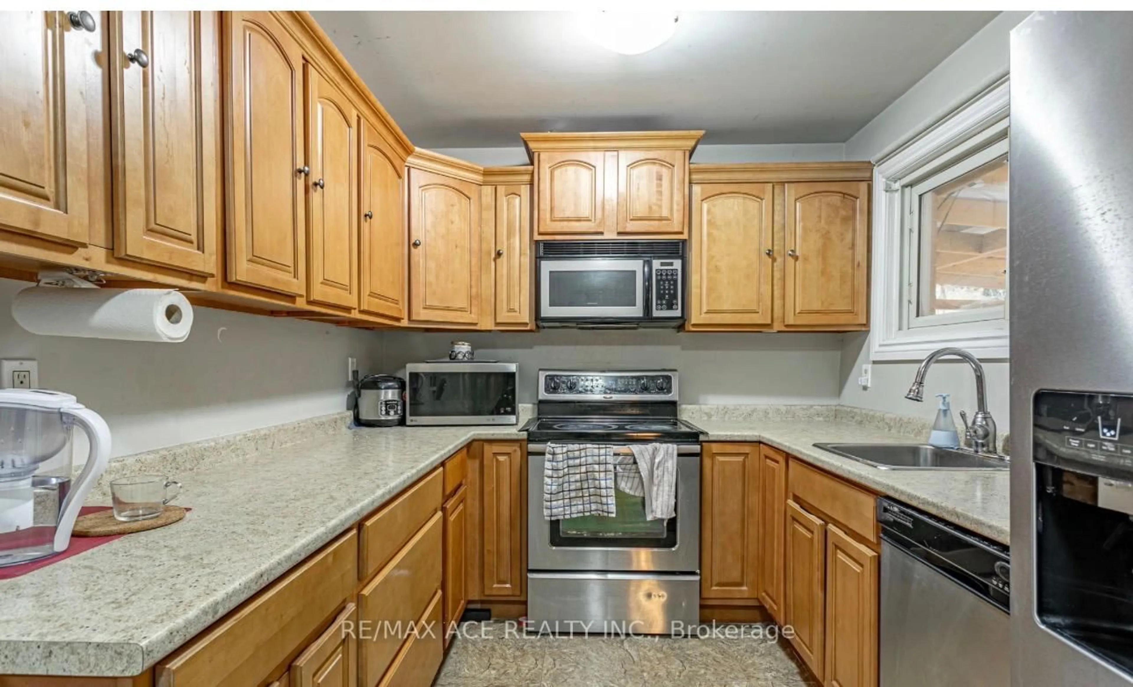Standard kitchen, unknown for 1235 Toukay Cres, London East Ontario N5V 2X8