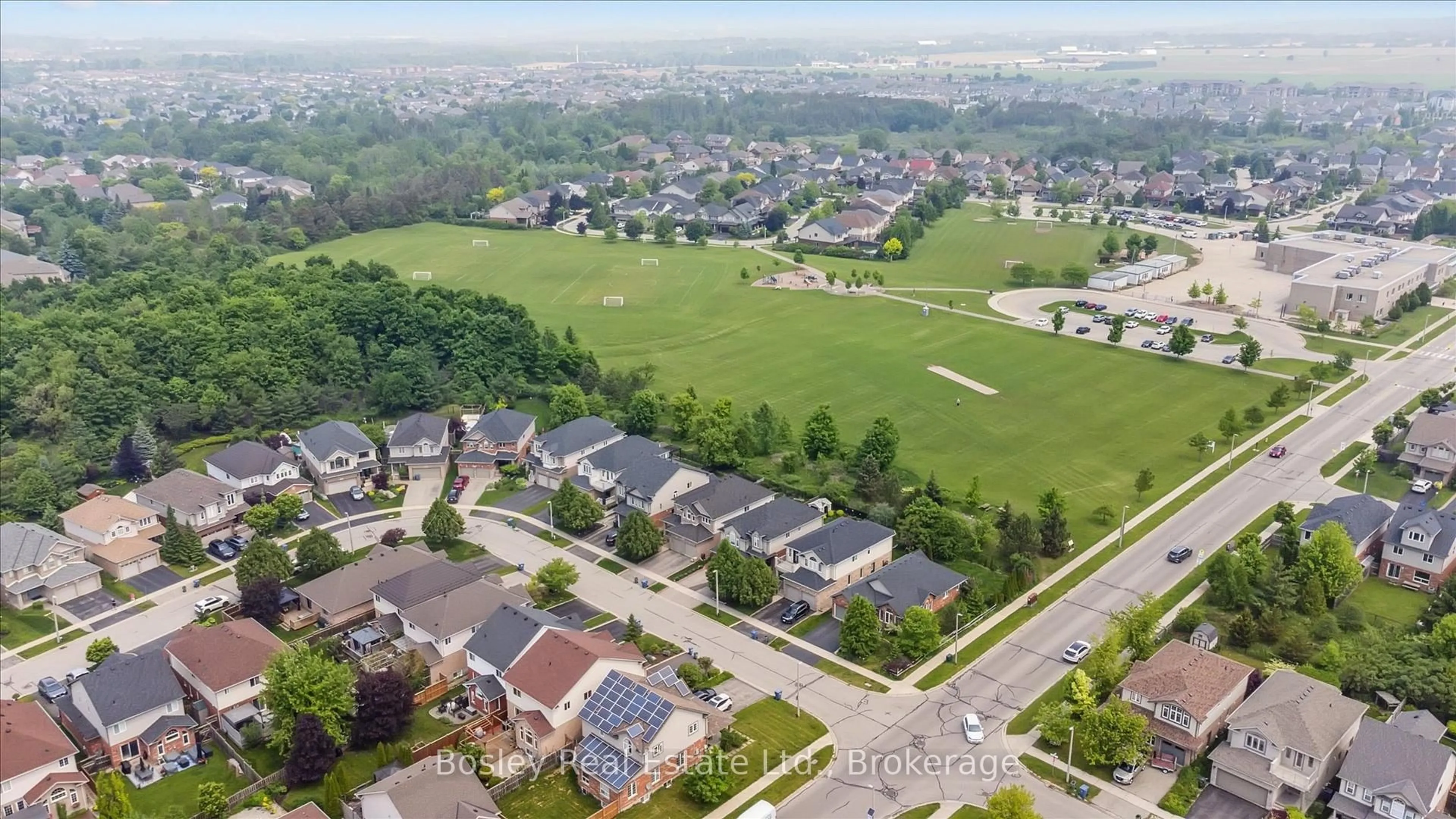 A pic from outside/outdoor area/front of a property/back of a property/a pic from drone, street for 72 McArthur Dr, Guelph Ontario N1L 1T8