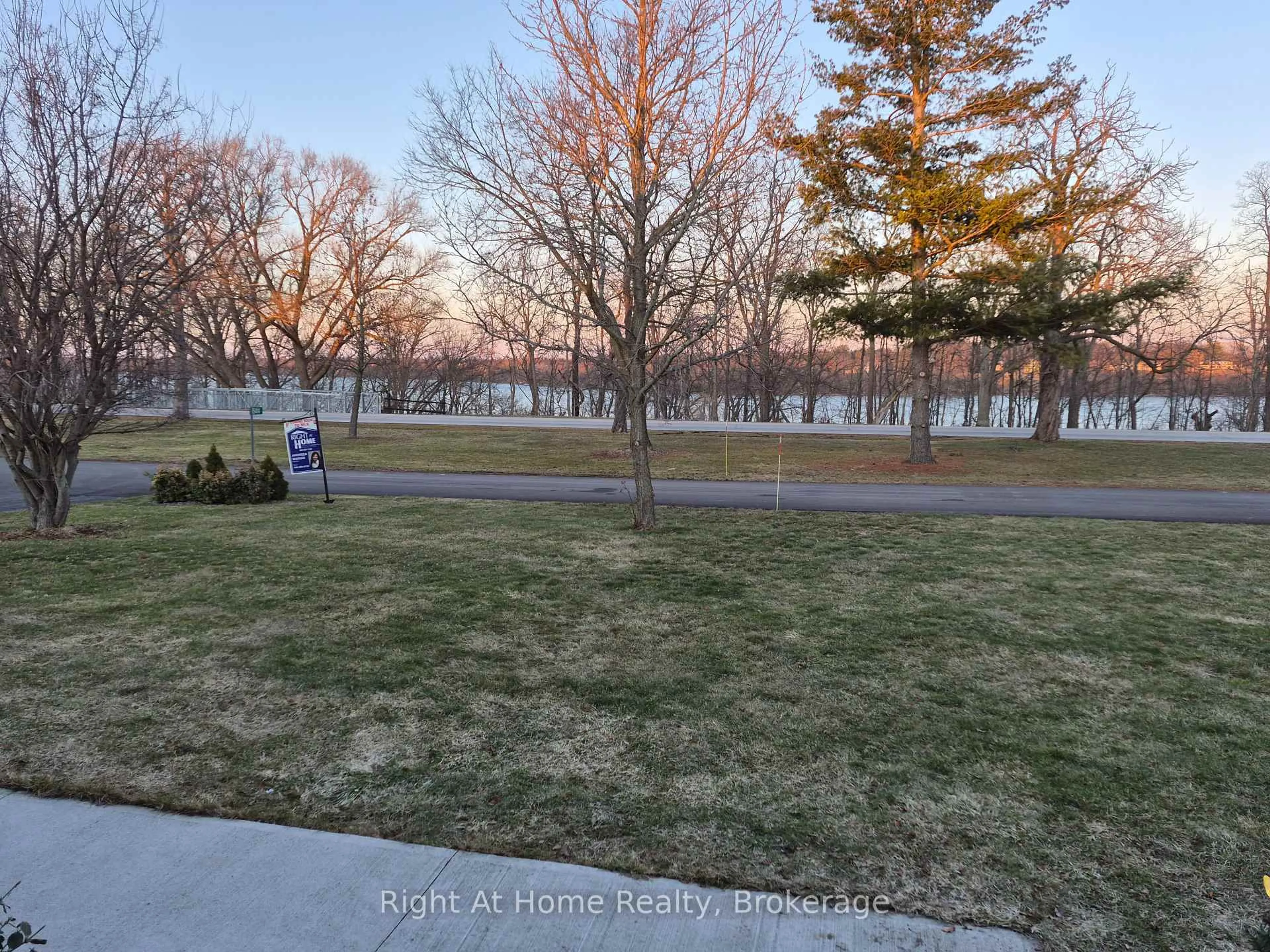A pic from outside/outdoor area/front of a property/back of a property/a pic from drone, unknown for 15414 Niagara Pkwy, Niagara-on-the-Lake Ontario L0S 1J0