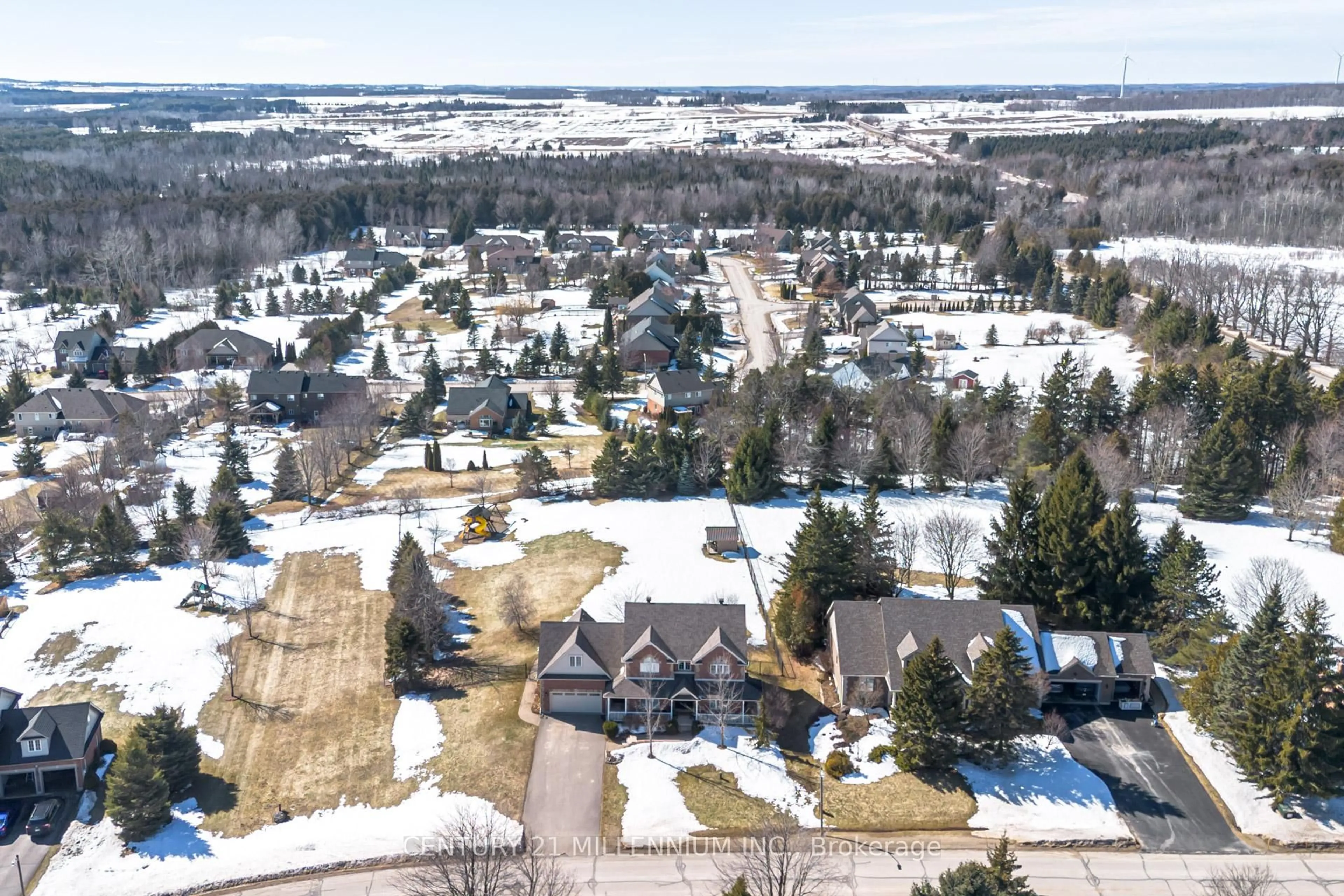 A pic from outside/outdoor area/front of a property/back of a property/a pic from drone, unknown for 8 Madill Dr, Mono Ontario L9W 6G3