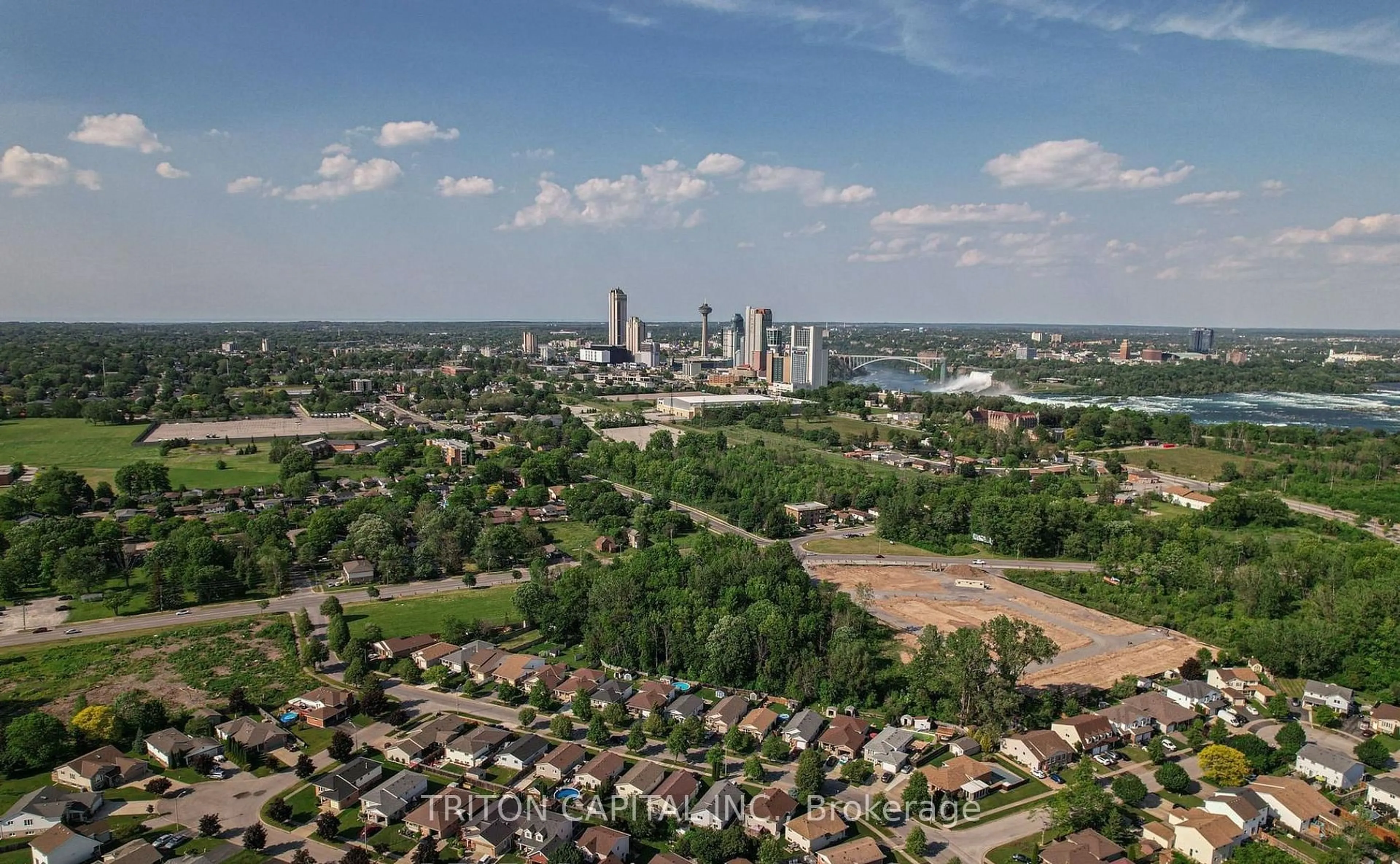 A pic from outside/outdoor area/front of a property/back of a property/a pic from drone, city buildings view from balcony for 7711 Green Vista Gate #1003, Niagara Falls Ontario L2G 0Y8