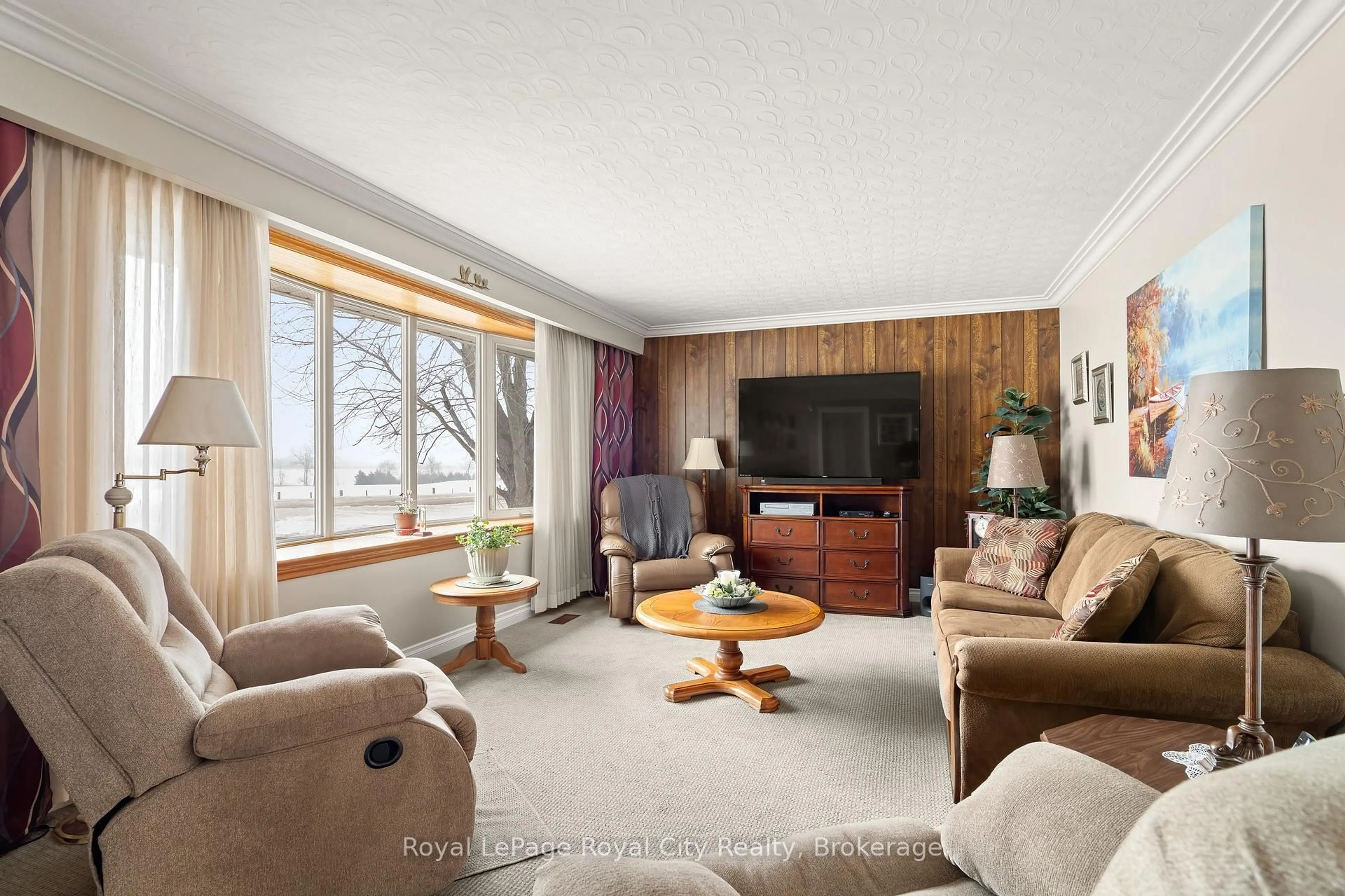 Living room with furniture, wood/laminate floor for 6800 Gerrie Rd, Centre Wellington Ontario N0B 1S0