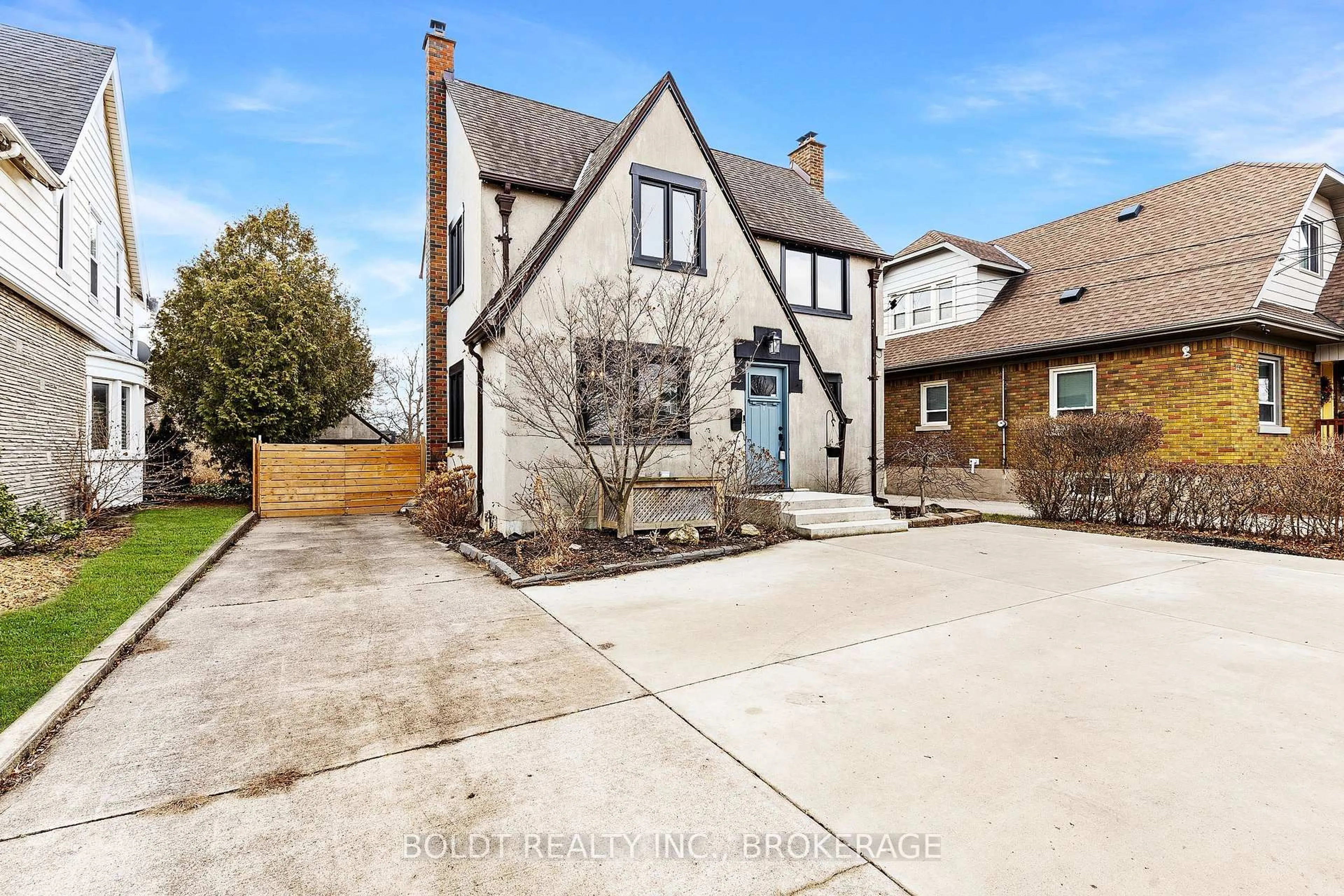 Home with brick exterior material, street for 322 Queenston St, St. Catharines Ontario L2P 2X7