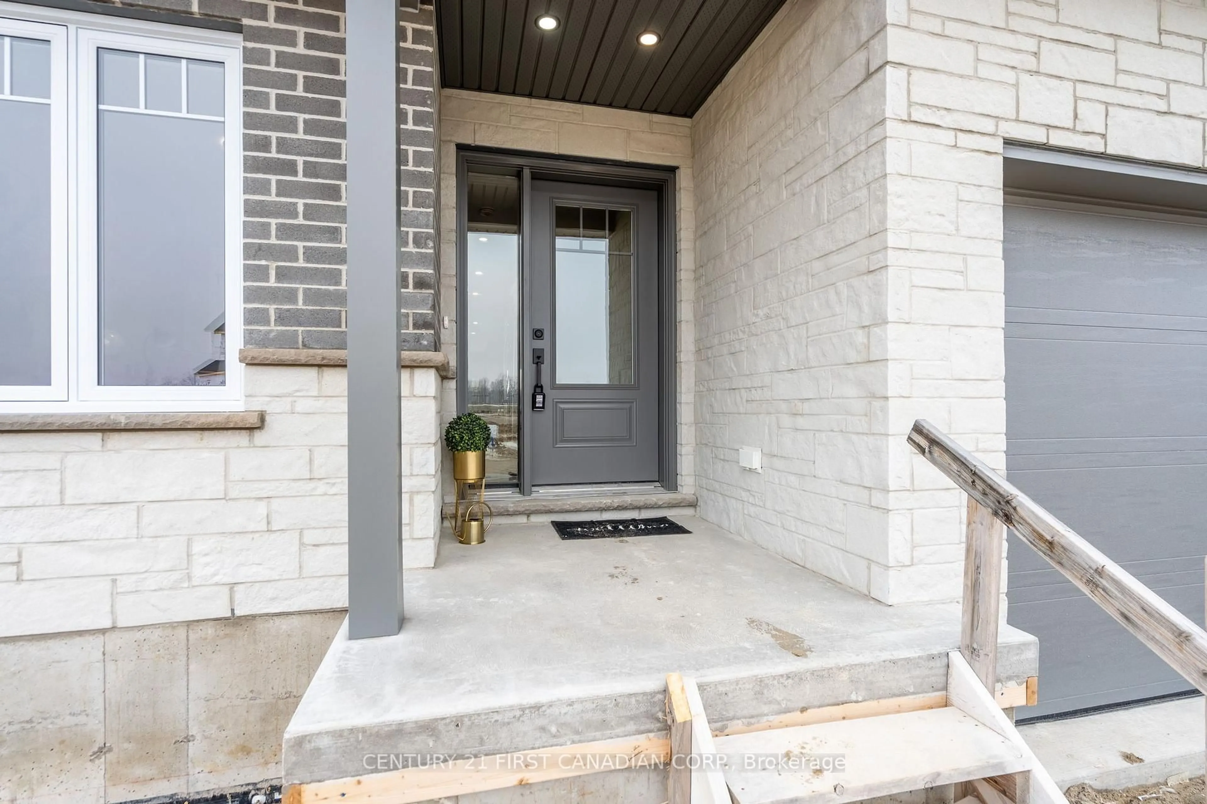 Indoor entryway for 27 Sheldabren St, North Middlesex Ontario N0M 1A0