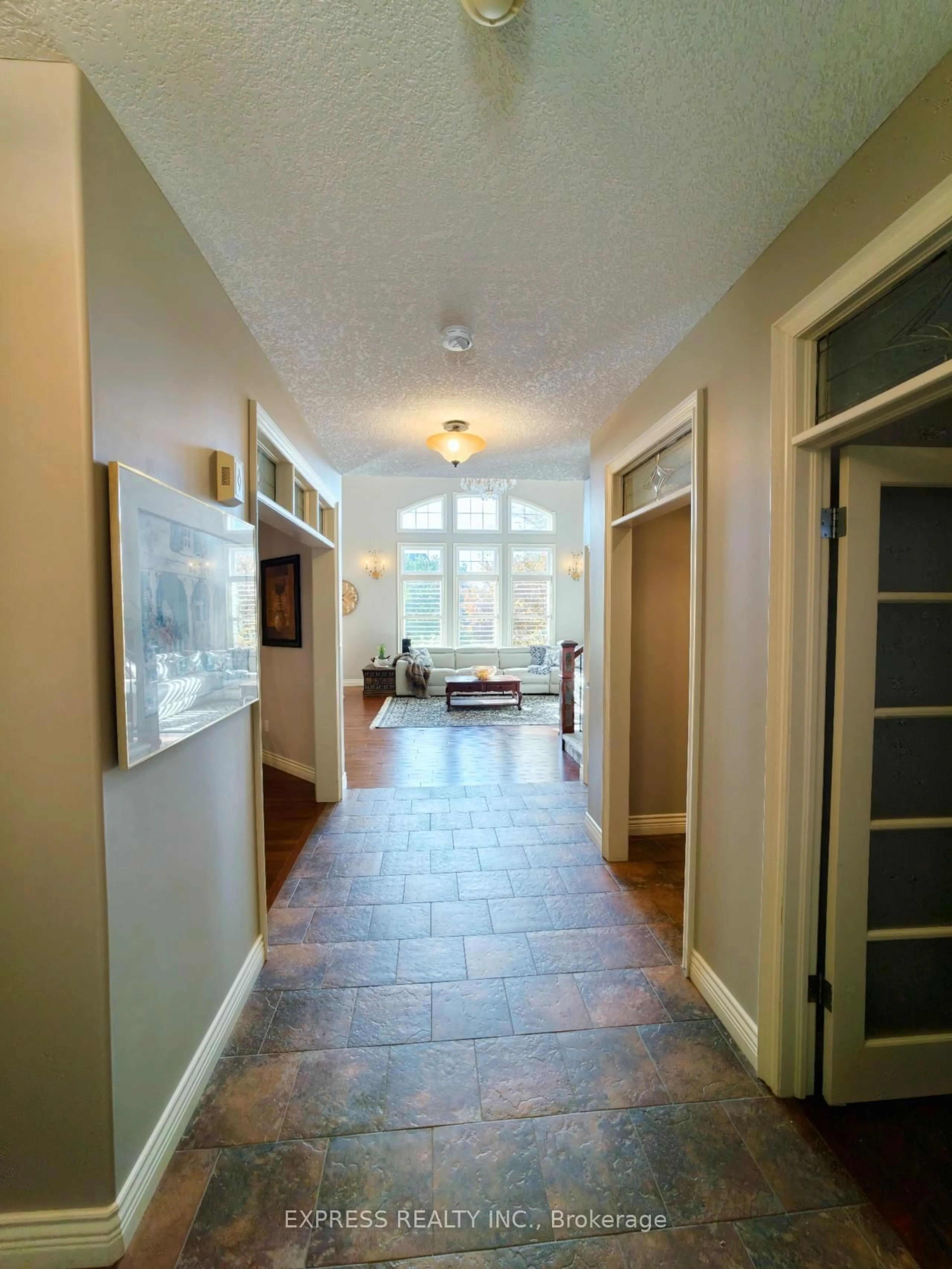 Indoor foyer for 225 Terrace Wood Cres, Kitchener Ontario N2P 2T3