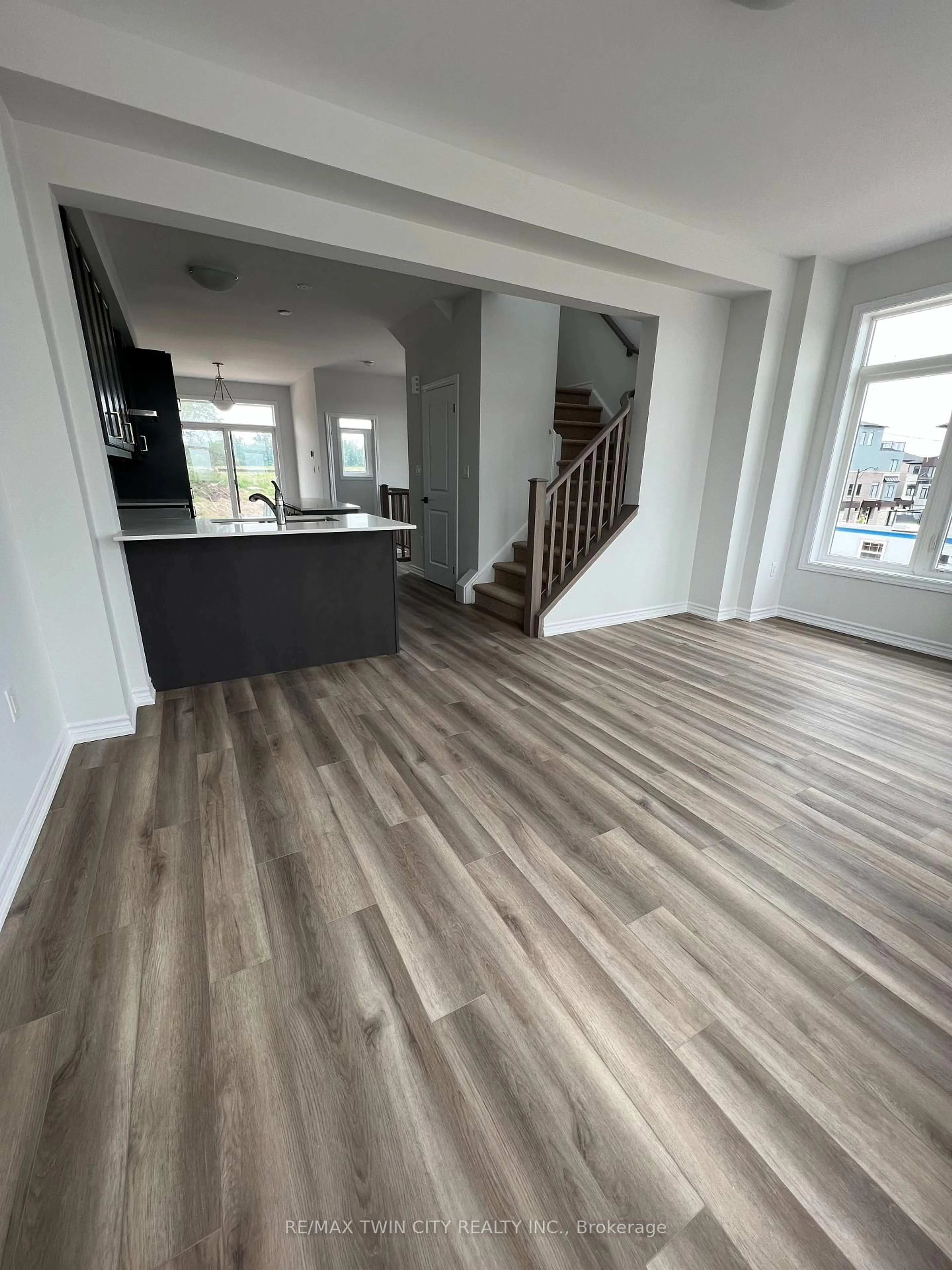 Unknown for 290 Equestrian Way #1, Cambridge Ontario N3E 0E7