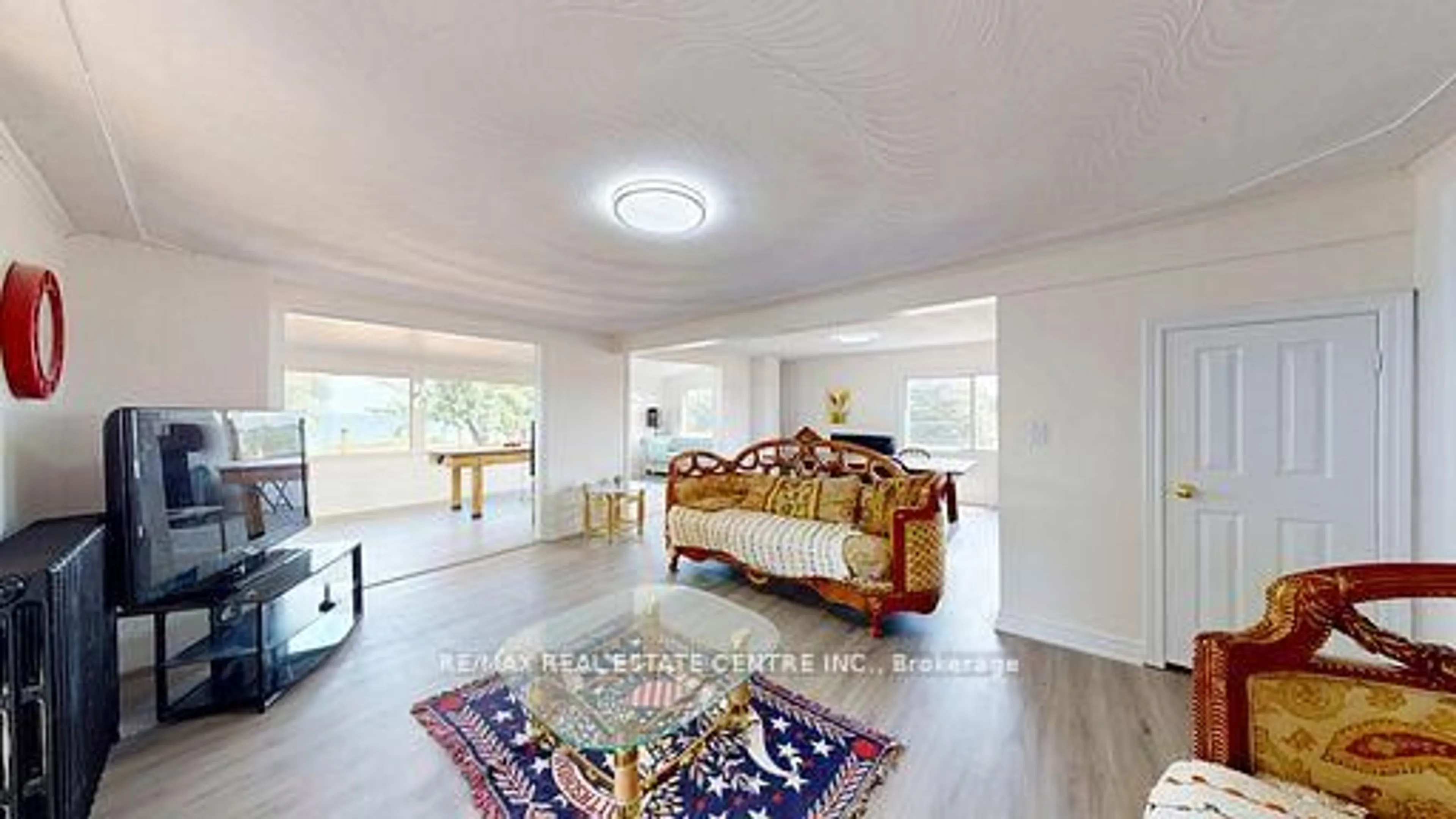 Living room with furniture, unknown for 4036 Lakeshore Rd, Lincoln Ontario L3J 0X3