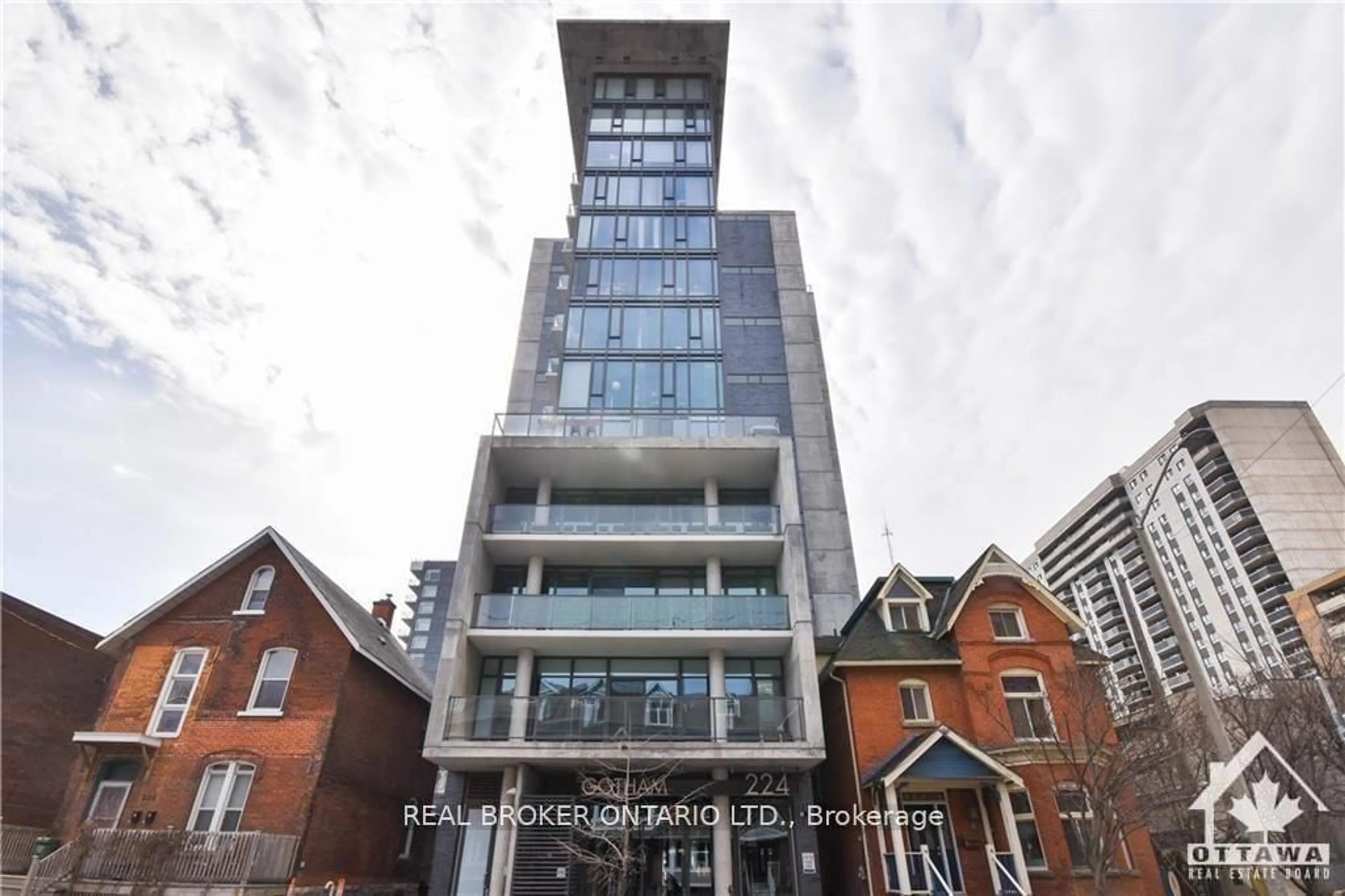Indoor foyer for 224 Lyon St #815, Ottawa Ontario K1R 0C1