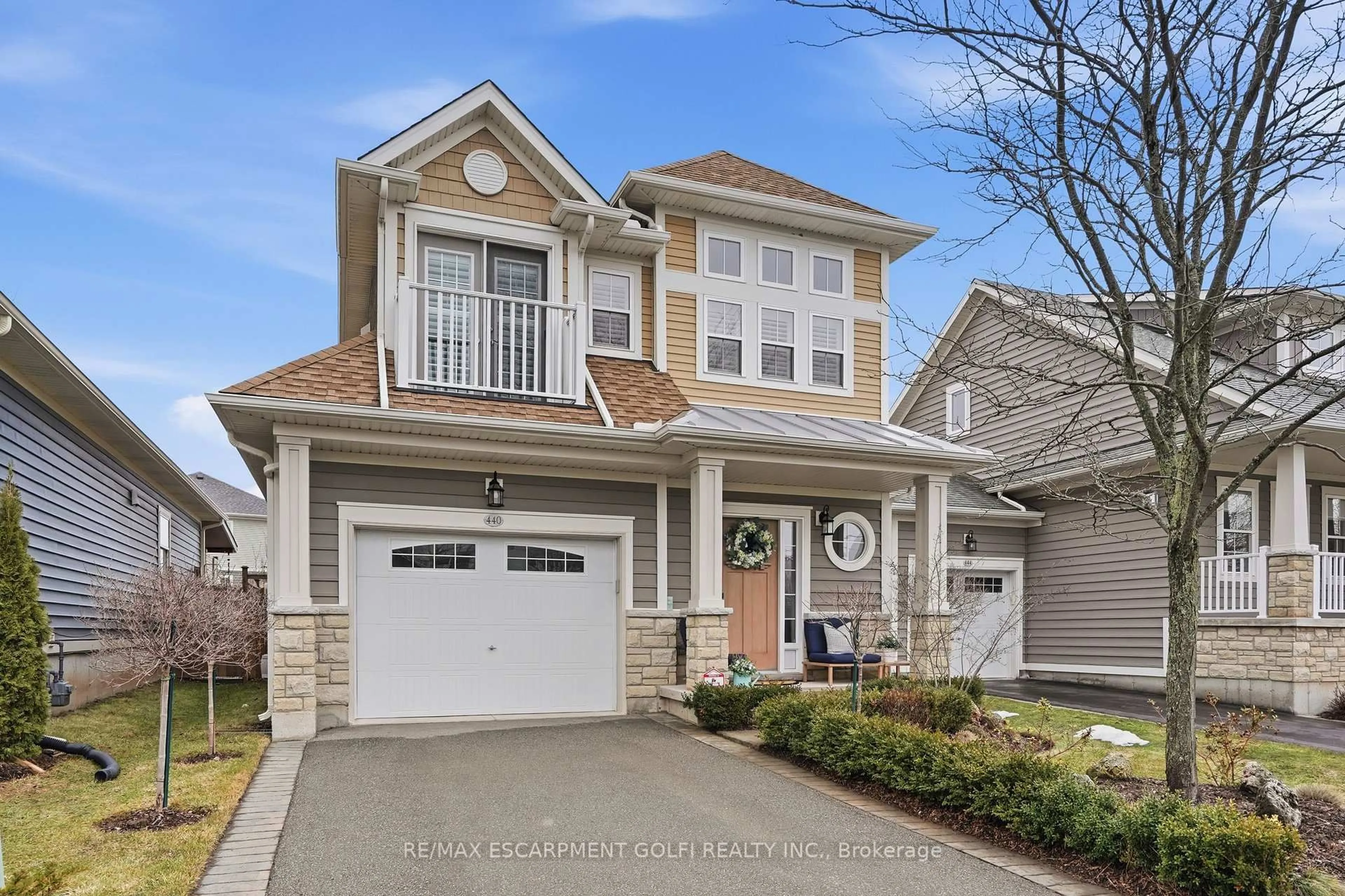 Home with brick exterior material, street for 440 RIDGEWAY Rd, Fort Erie Ontario L0S 1B0