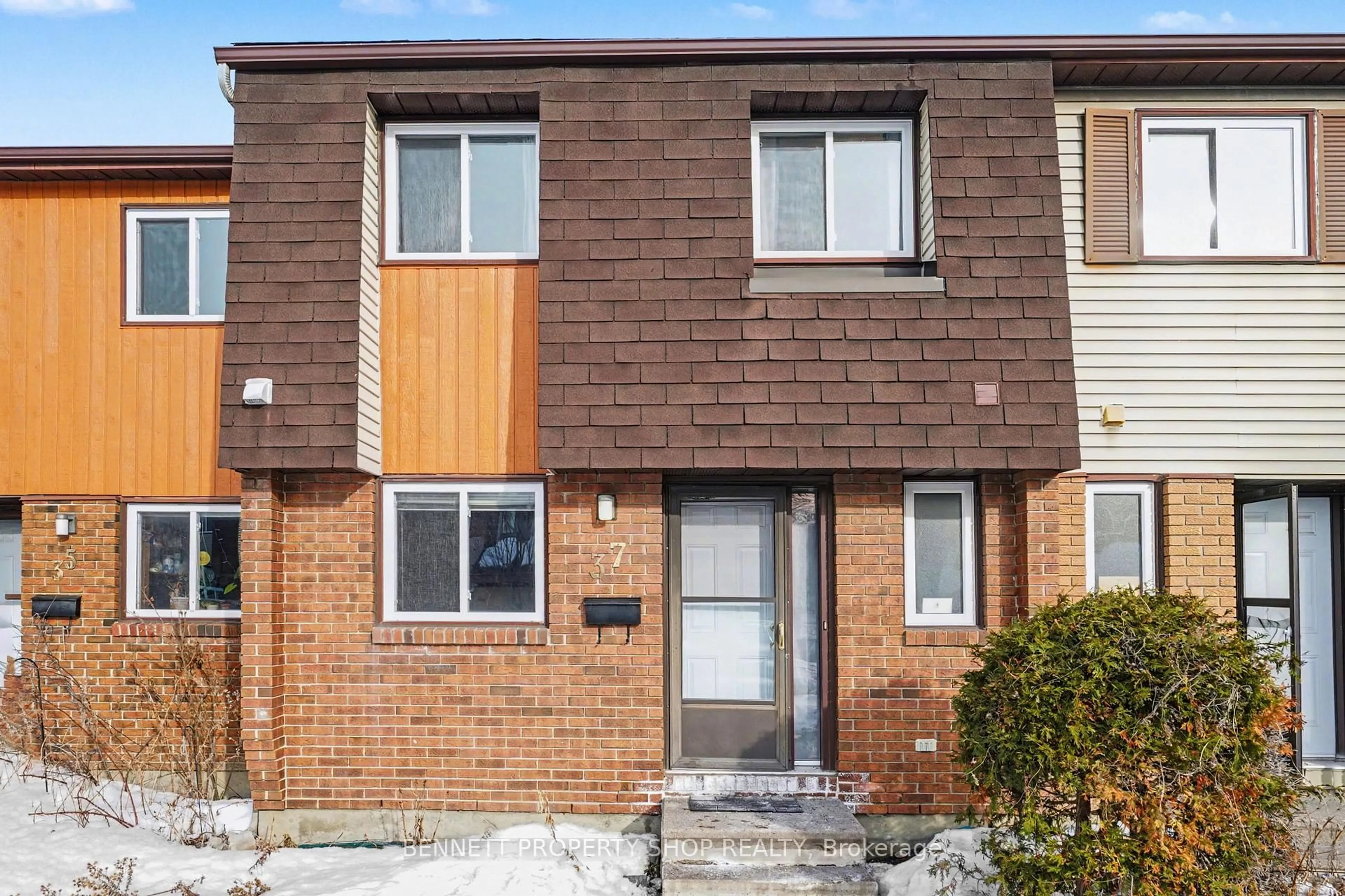 Home with brick exterior material, street for 37 Pixley Private, Ottawa Ontario K1G 4C3