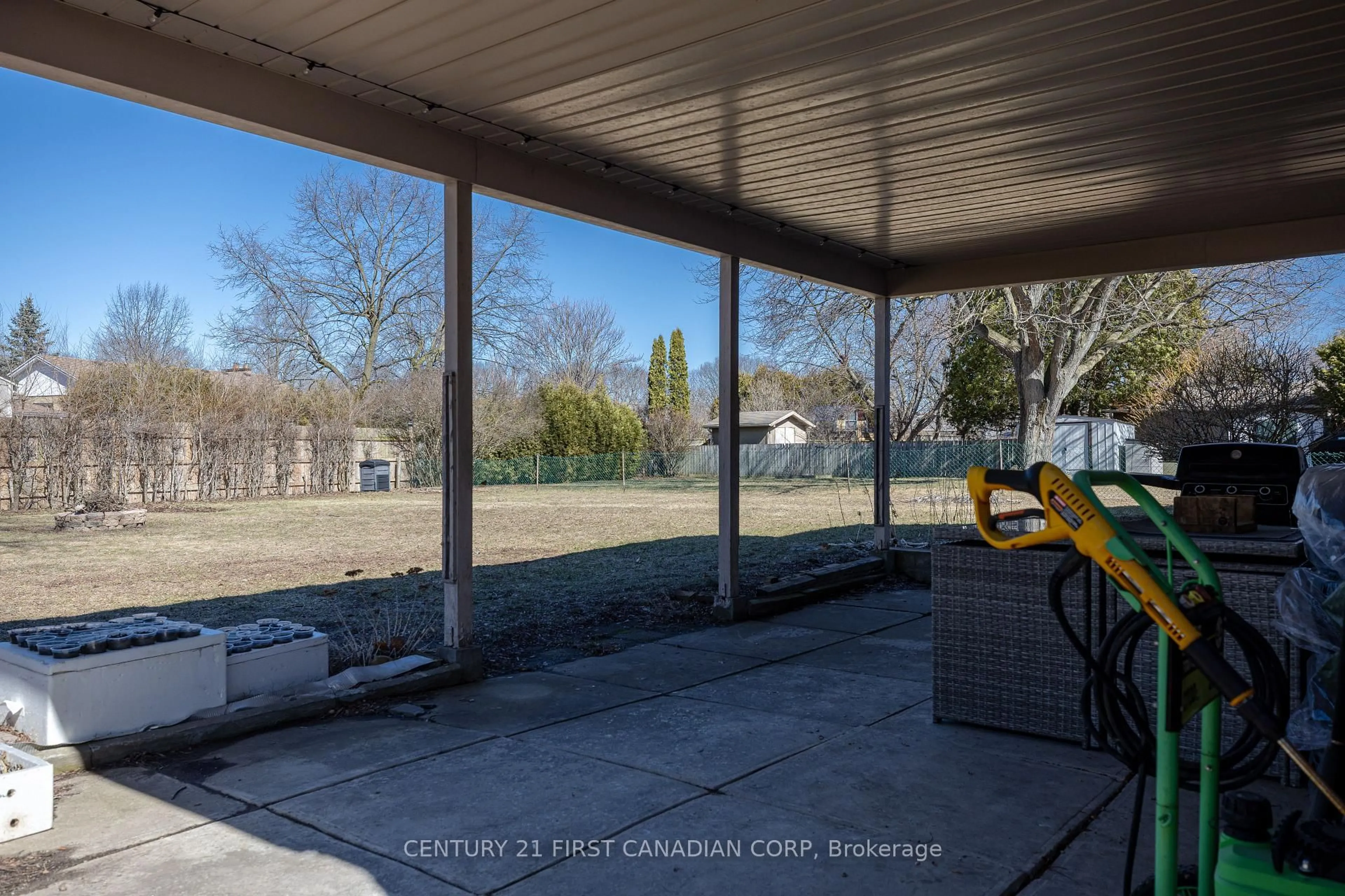 Indoor garage for 415 Regal Dr, London East Ontario N5Y 1J8
