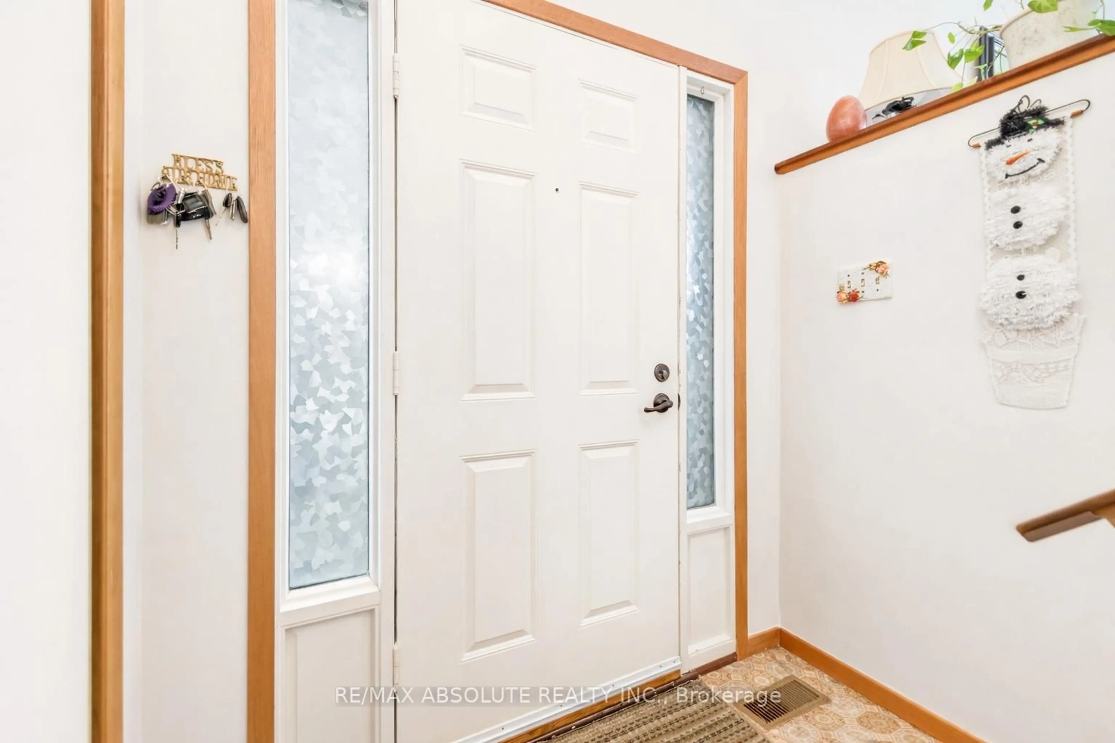 Indoor entryway for 610 Oxford St, North Grenville Ontario K0G 1J0