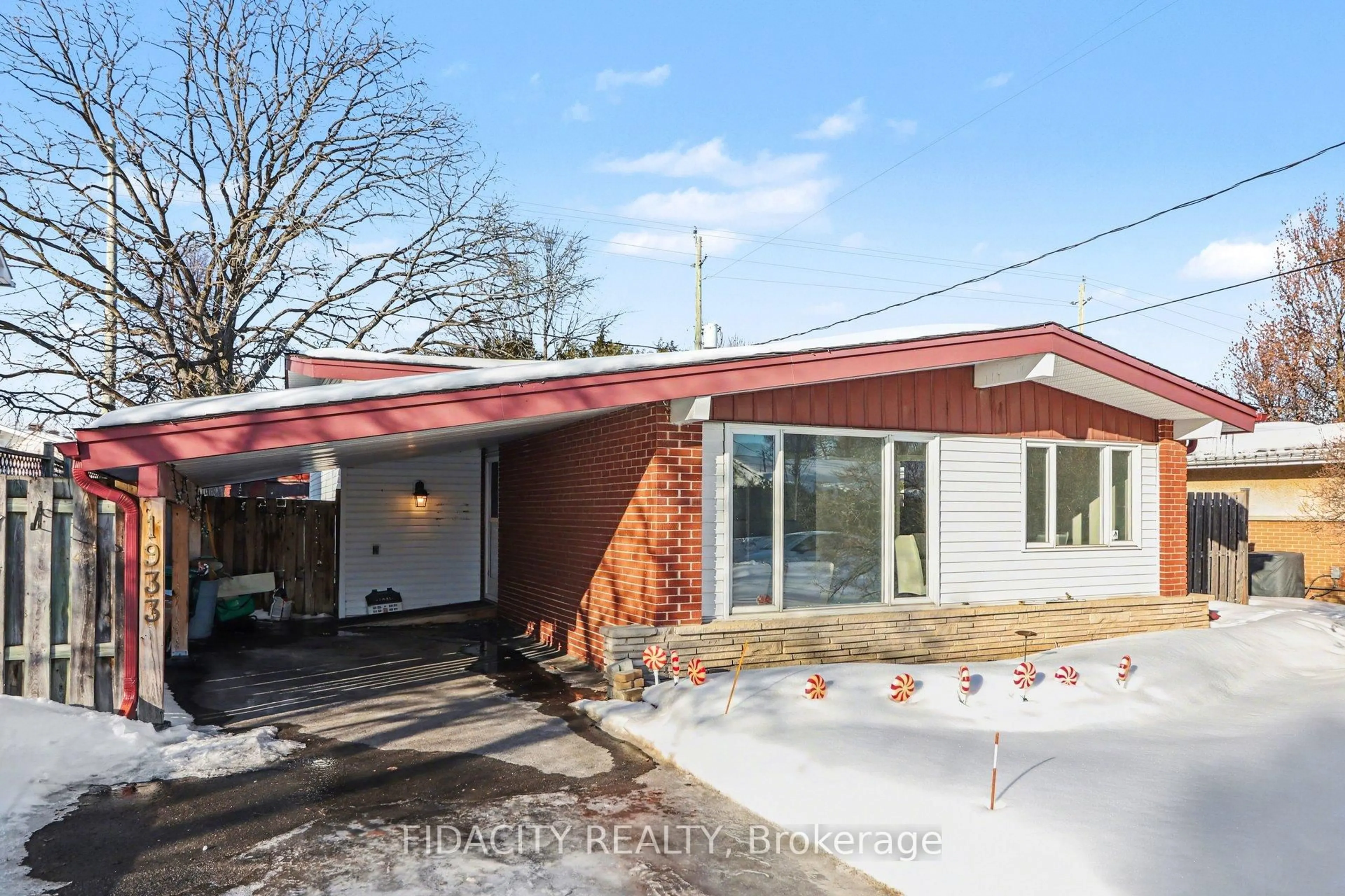 Unknown for 1933 Connecticut Ave, Ottawa Ontario K1H 6Y3