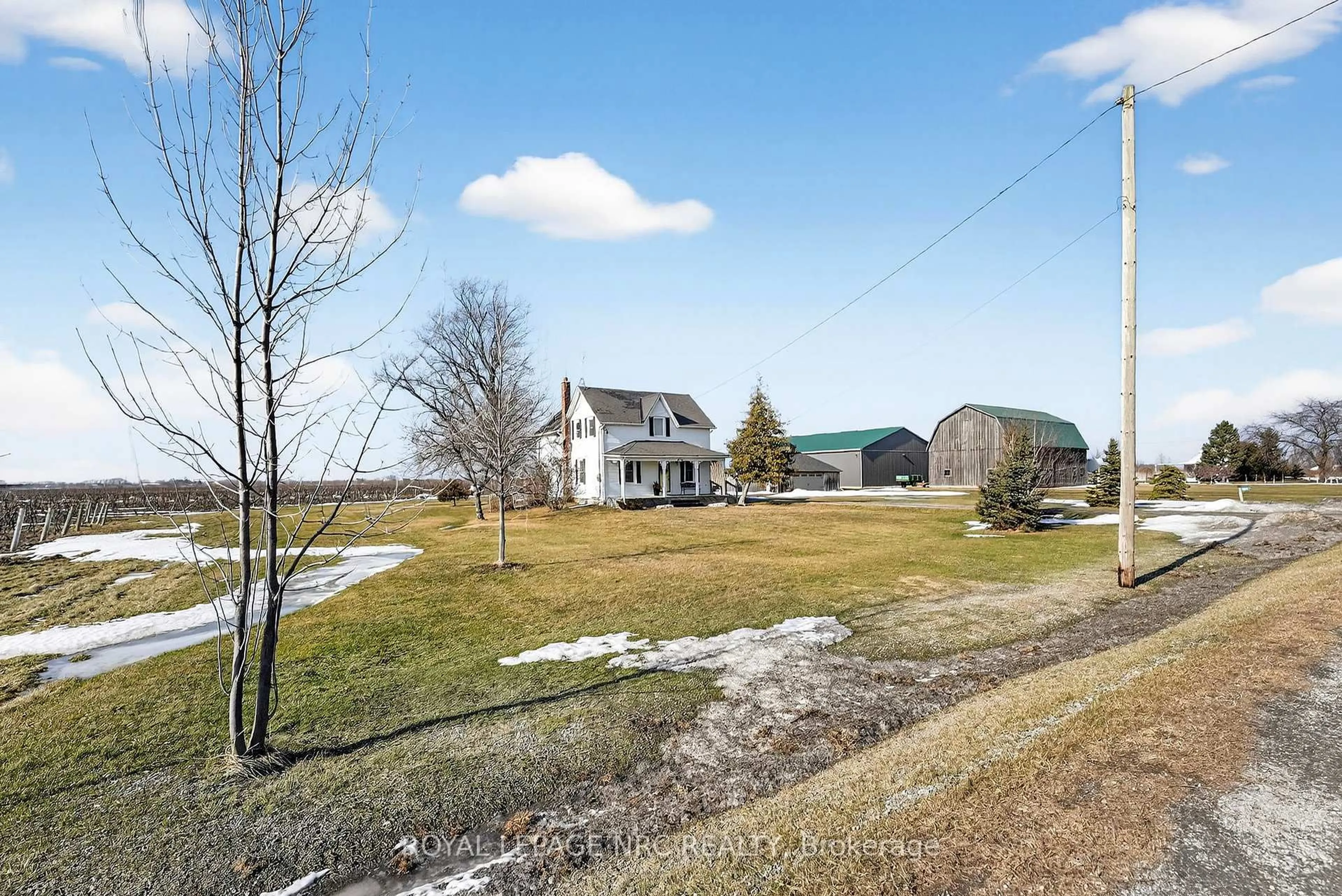 A pic from outside/outdoor area/front of a property/back of a property/a pic from drone, water/lake/river/ocean view for 594 Niagara Stone Rd, Niagara-on-the-Lake Ontario L0S 1J0