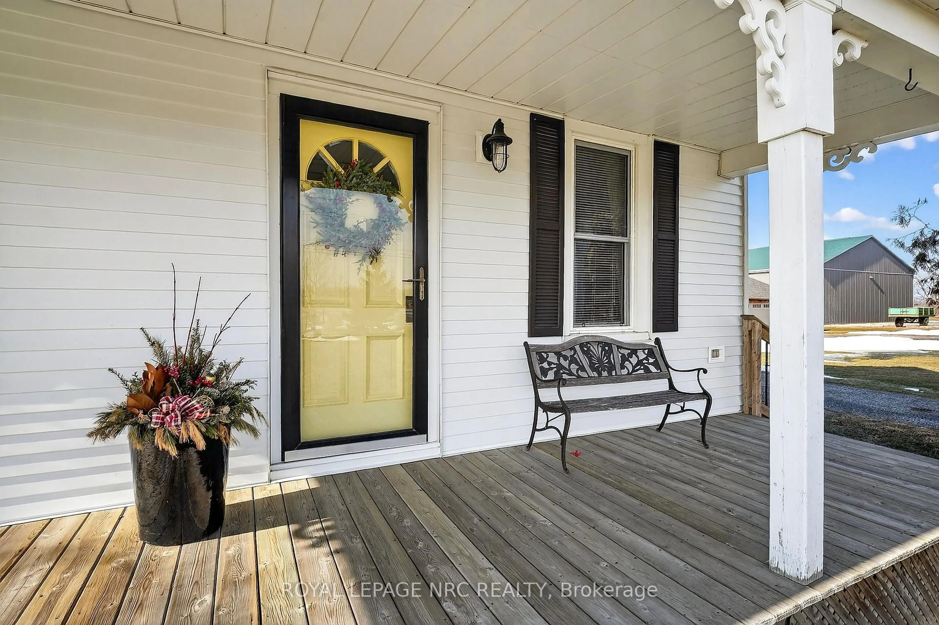 Indoor entryway for 594 Niagara Stone Rd, Niagara-on-the-Lake Ontario L0S 1J0