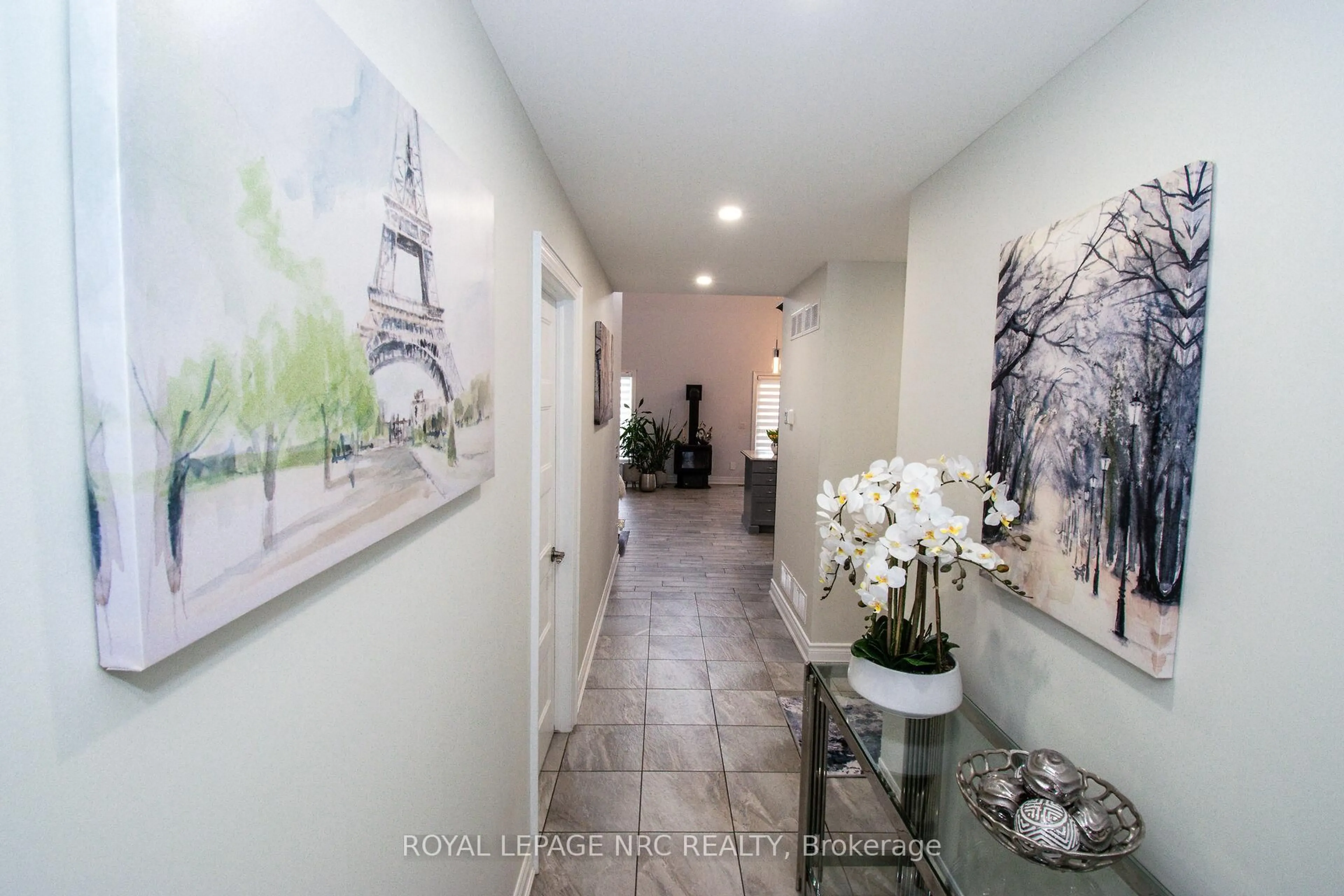 Indoor entryway for 197 Timberview Cres, Welland Ontario L3C 0B9