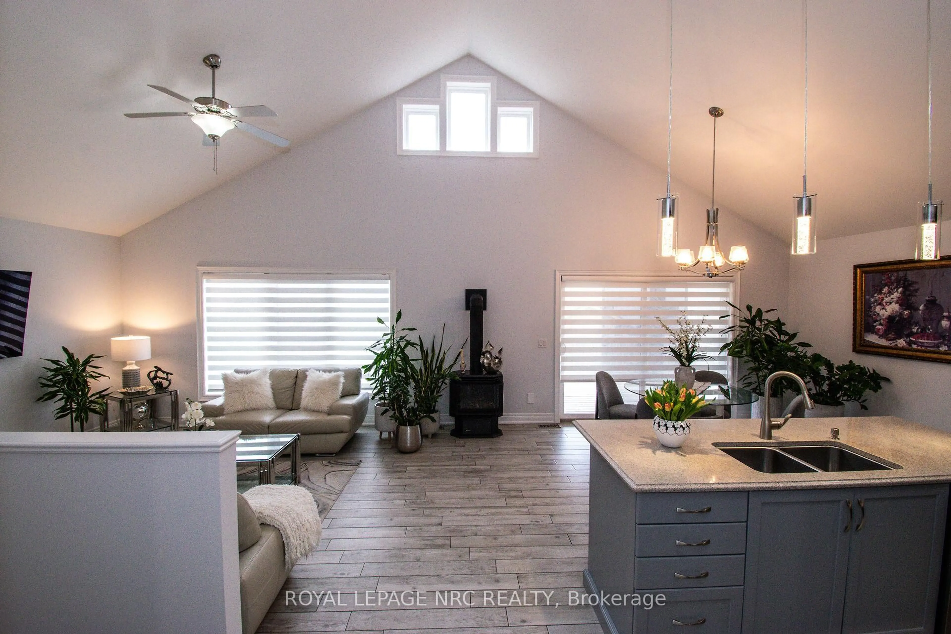 Open concept kitchen, unknown for 197 Timberview Cres, Welland Ontario L3C 0B9