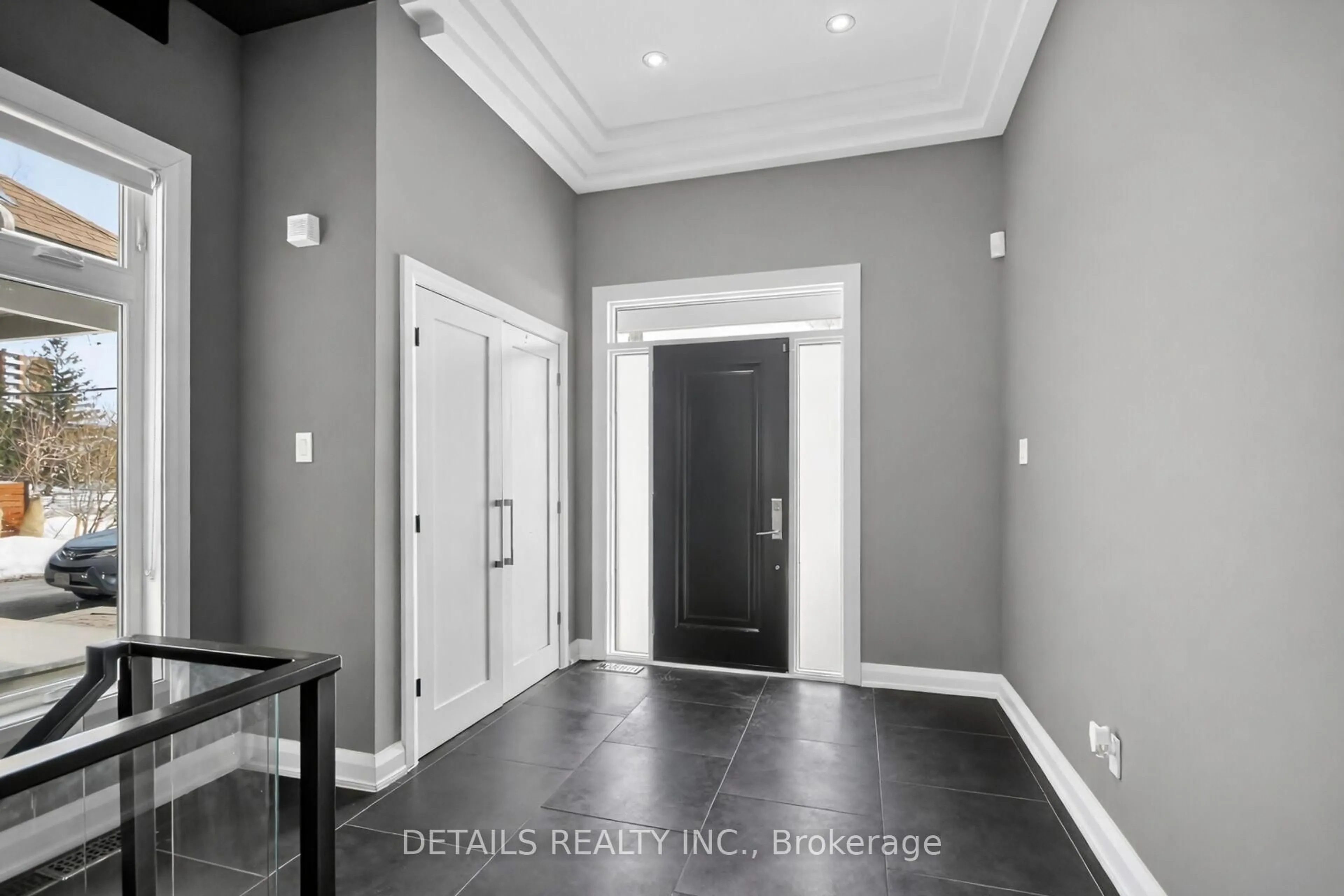 Indoor entryway for 71 Eleanor Dr, Ottawa Ontario K2E 6A1