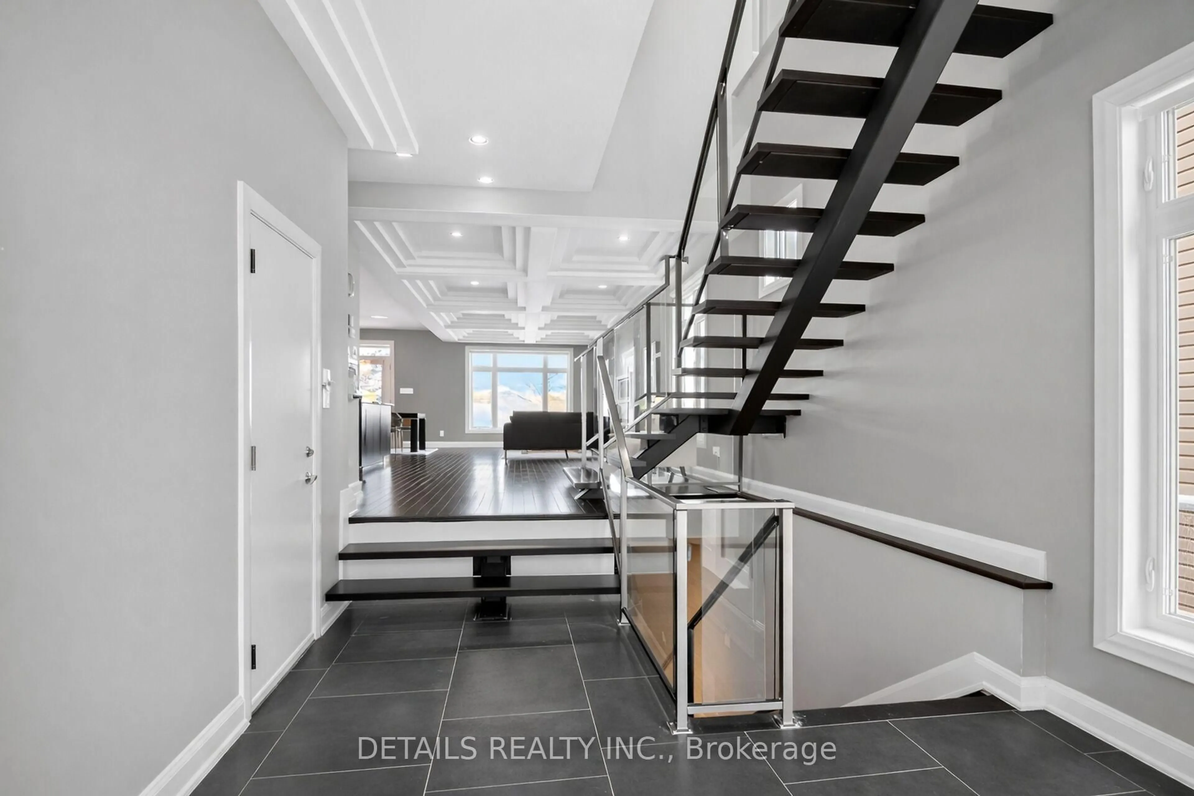 Indoor entryway for 71 Eleanor Dr, Ottawa Ontario K2E 6A1