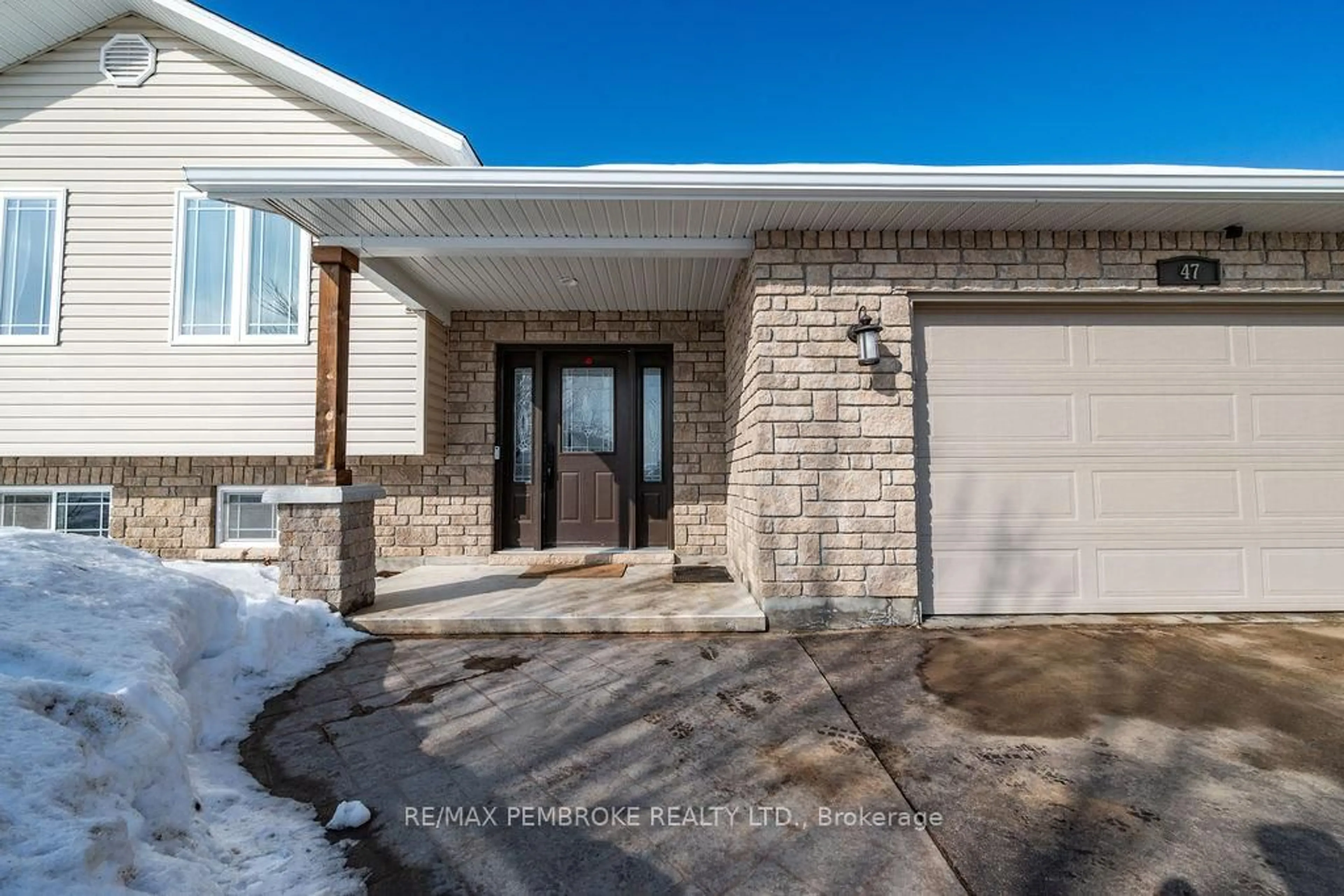 Home with brick exterior material, street for 47 Highland Park Dr, Petawawa Ontario K8H 3S2