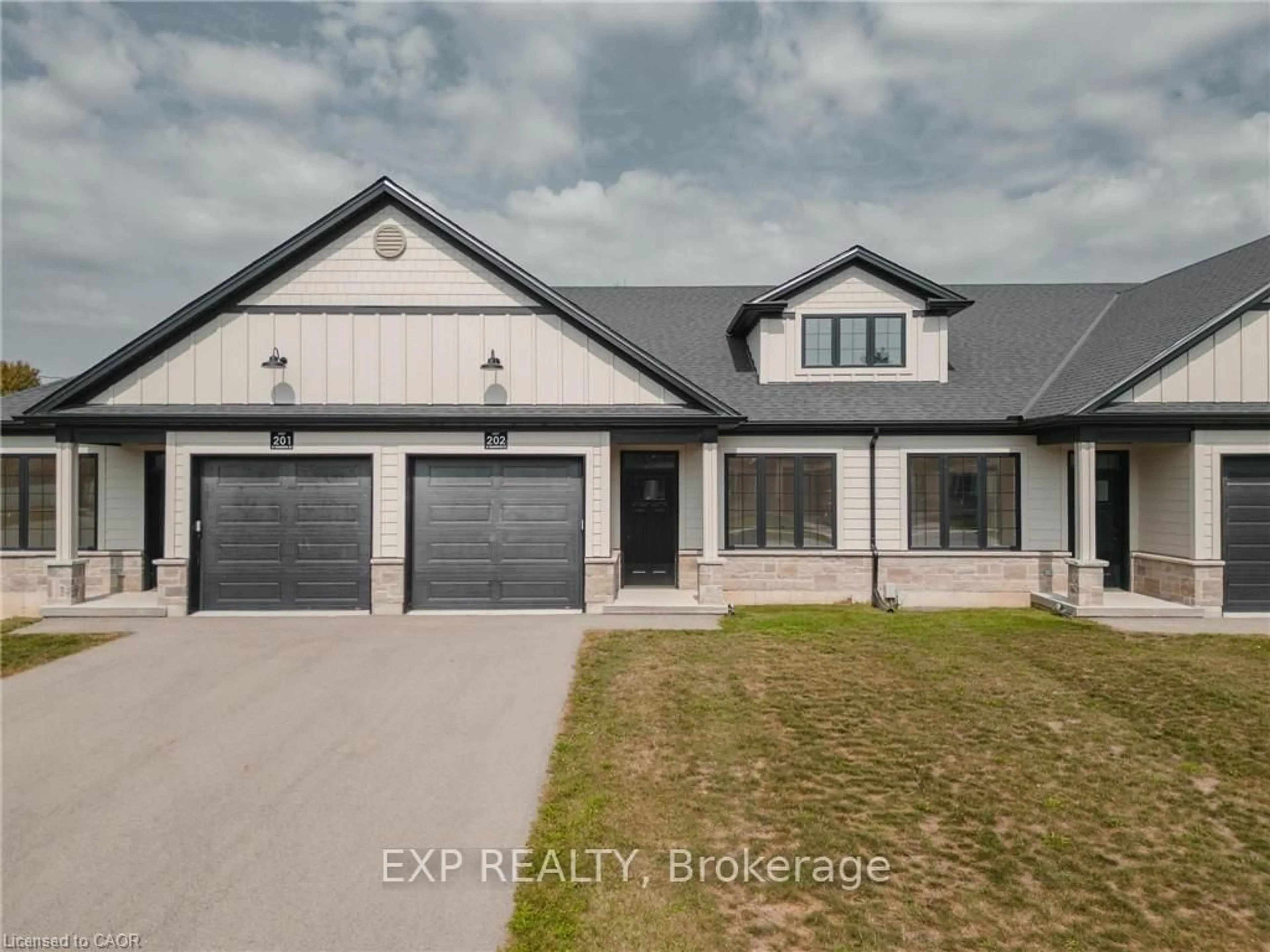 Home with vinyl exterior material, street for 12 Washington St #202, Norwich Ontario N0J 1P0