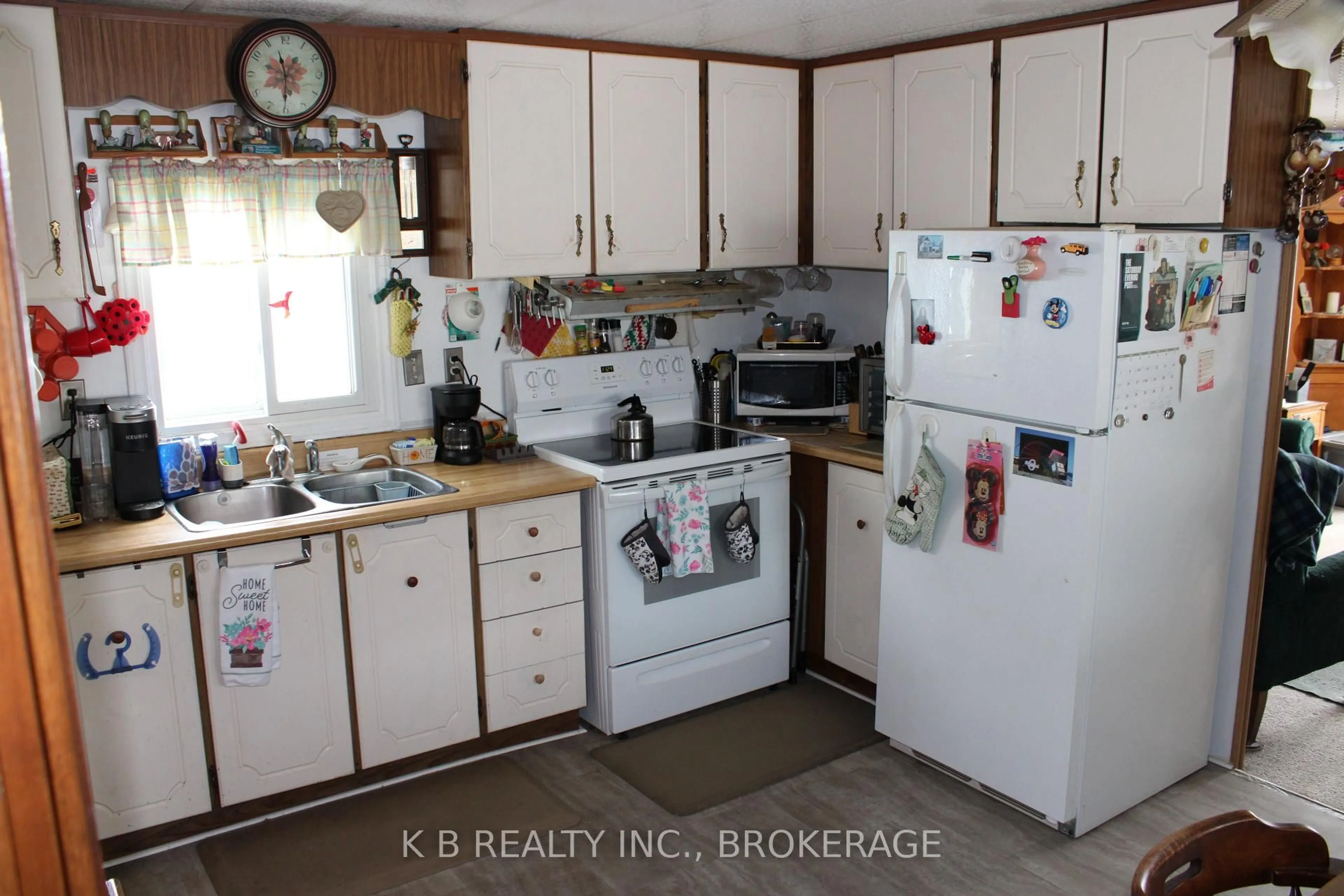 Standard kitchen, ceramic/tile floor for 6 Cedar St, Greater Napanee Ontario K7R 3L1