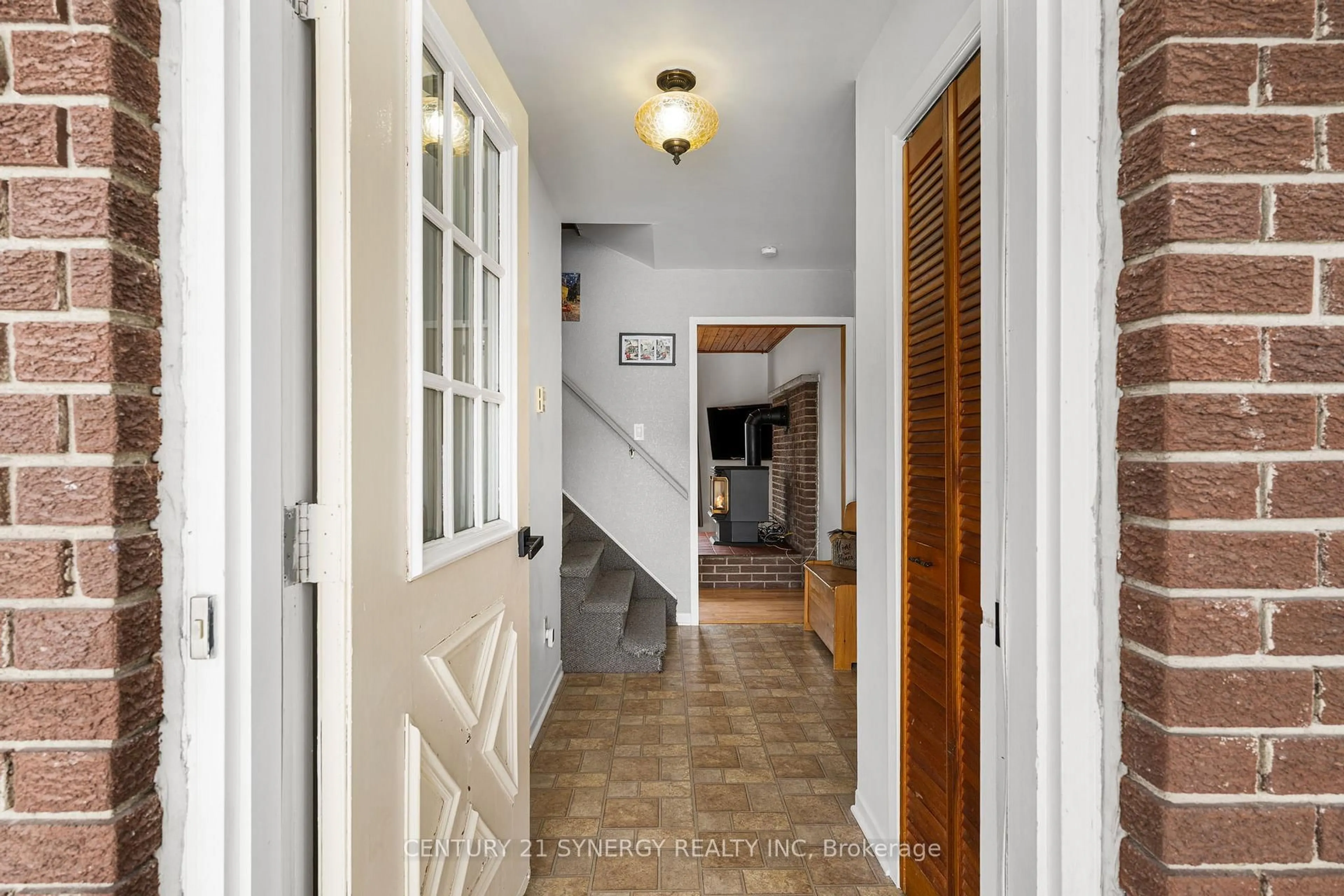 Indoor entryway for 15658 County 43 Rd, North Stormont Ontario K0C 1K0