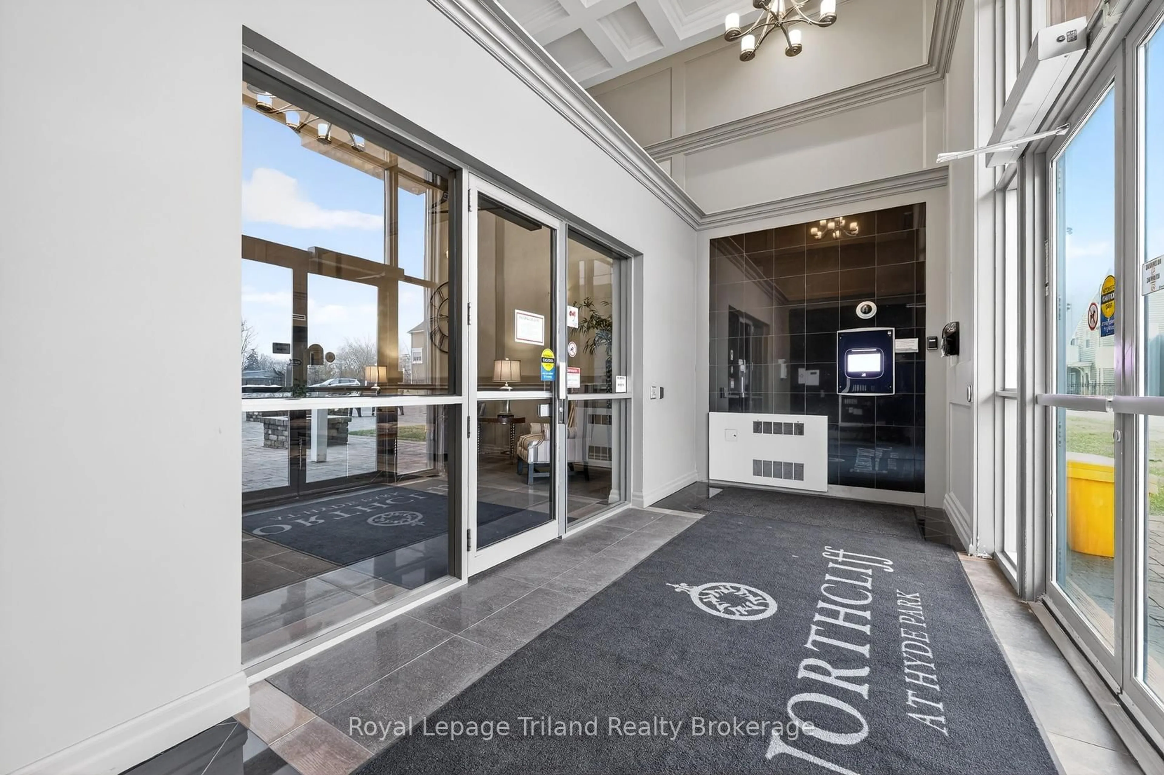 Indoor foyer for 1030 Coronation Dr #1007, London North Ontario N6G 0G5