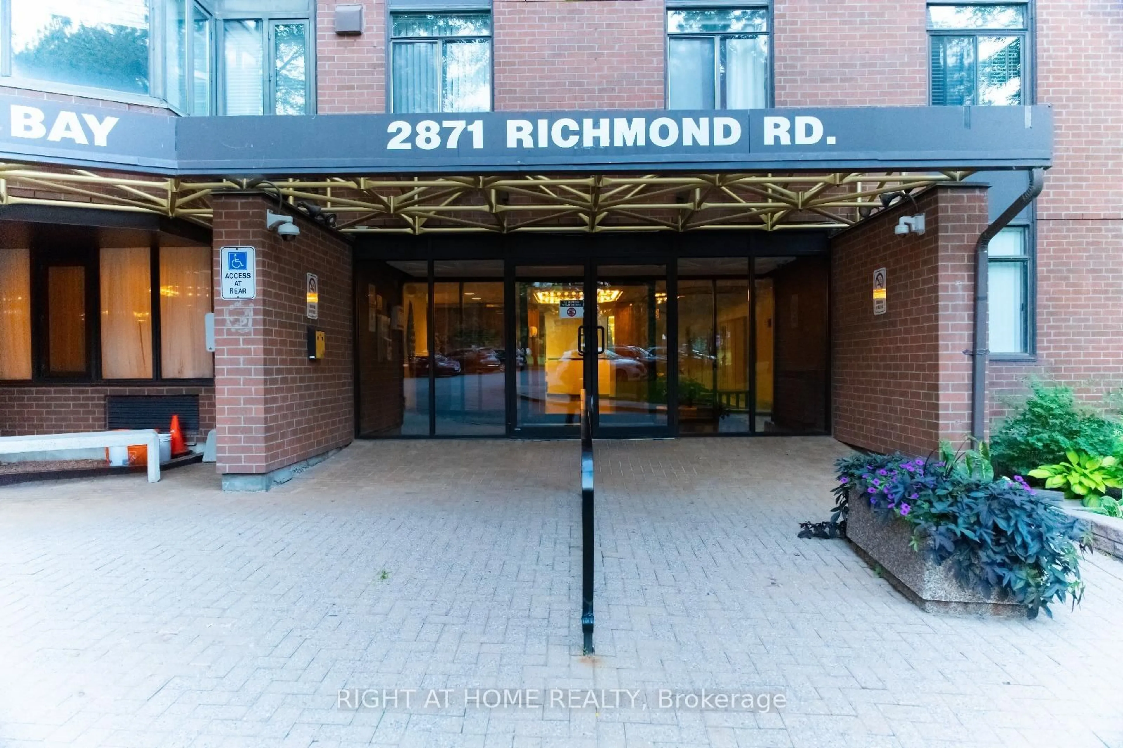 Unknown for 2871 Richmond Rd #1516, Ottawa Ontario K2B 8M5